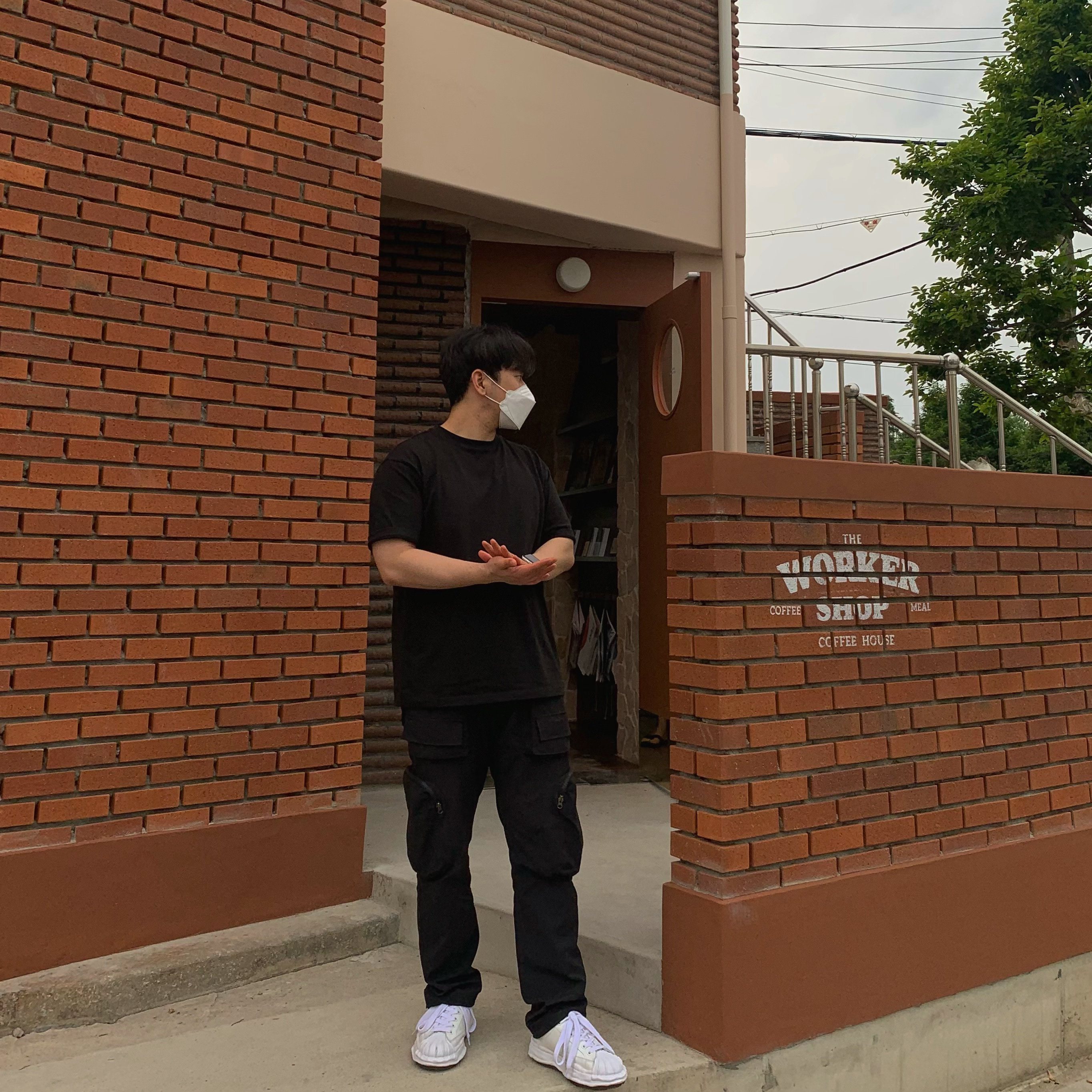 Maison Mihara Yasuhiro Blakey OG Sole Leather Low-top Sneakers White 착용 스타일