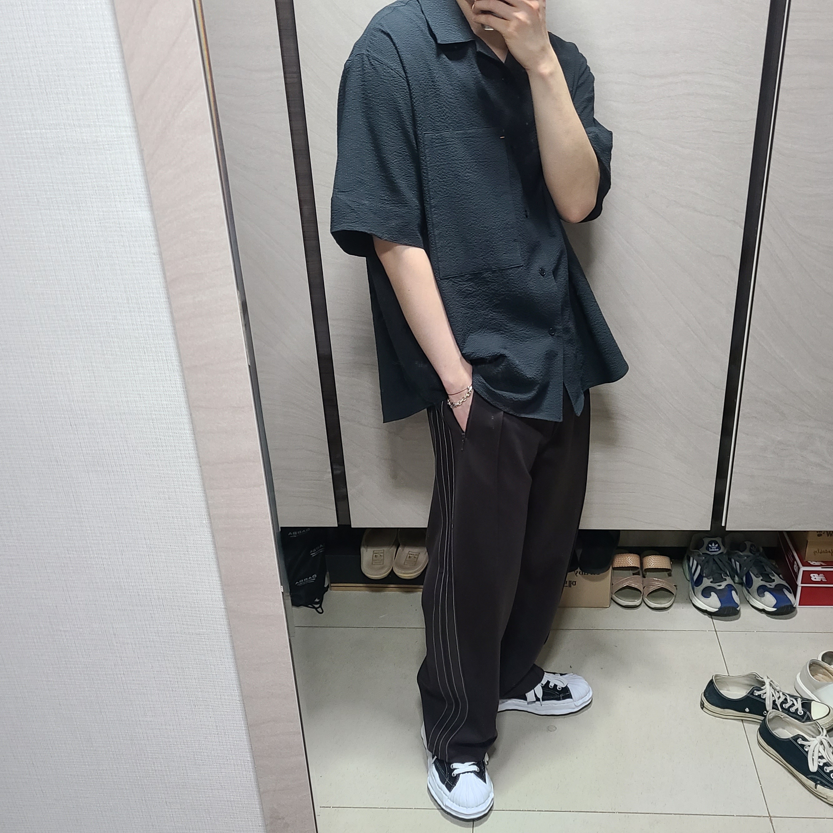 Maison Mihara Yasuhiro Blakey OG Sole Canvas Low-top Sneakers Black 착용 스타일 - 2