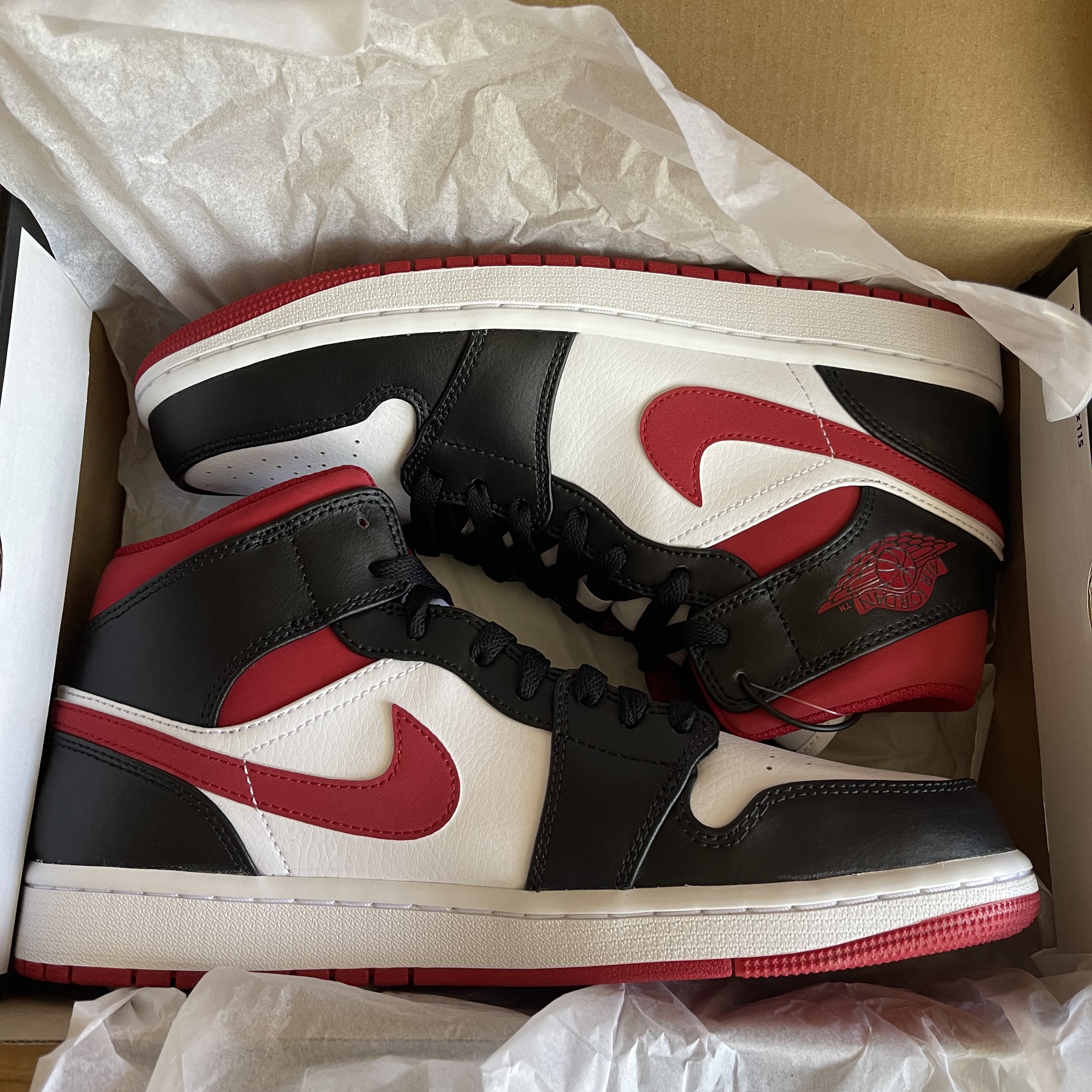 Jordan 1 Mid Gym Red Black White 착용 스타일