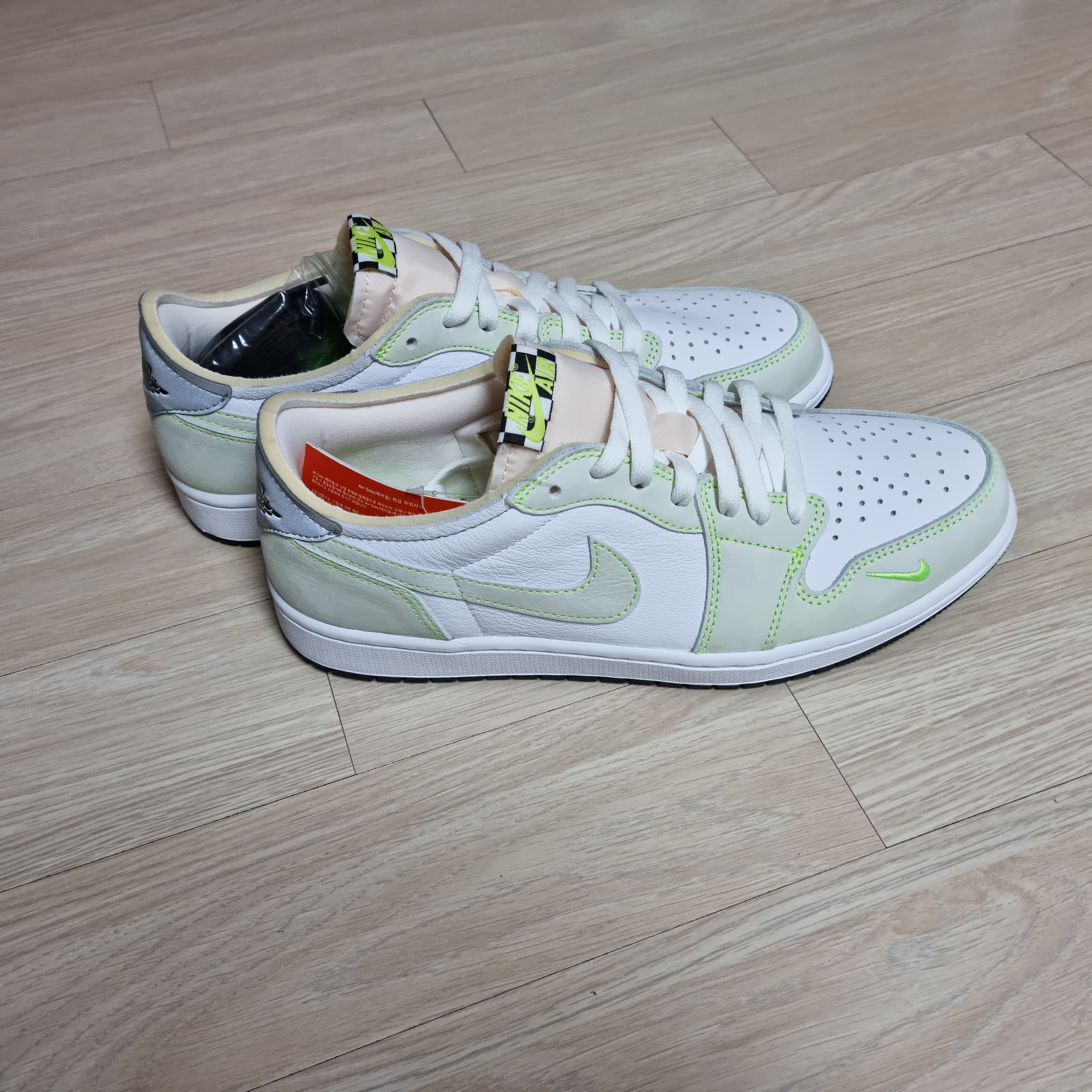 Jordan 1 Low OG Ghost Green 착용 스타일