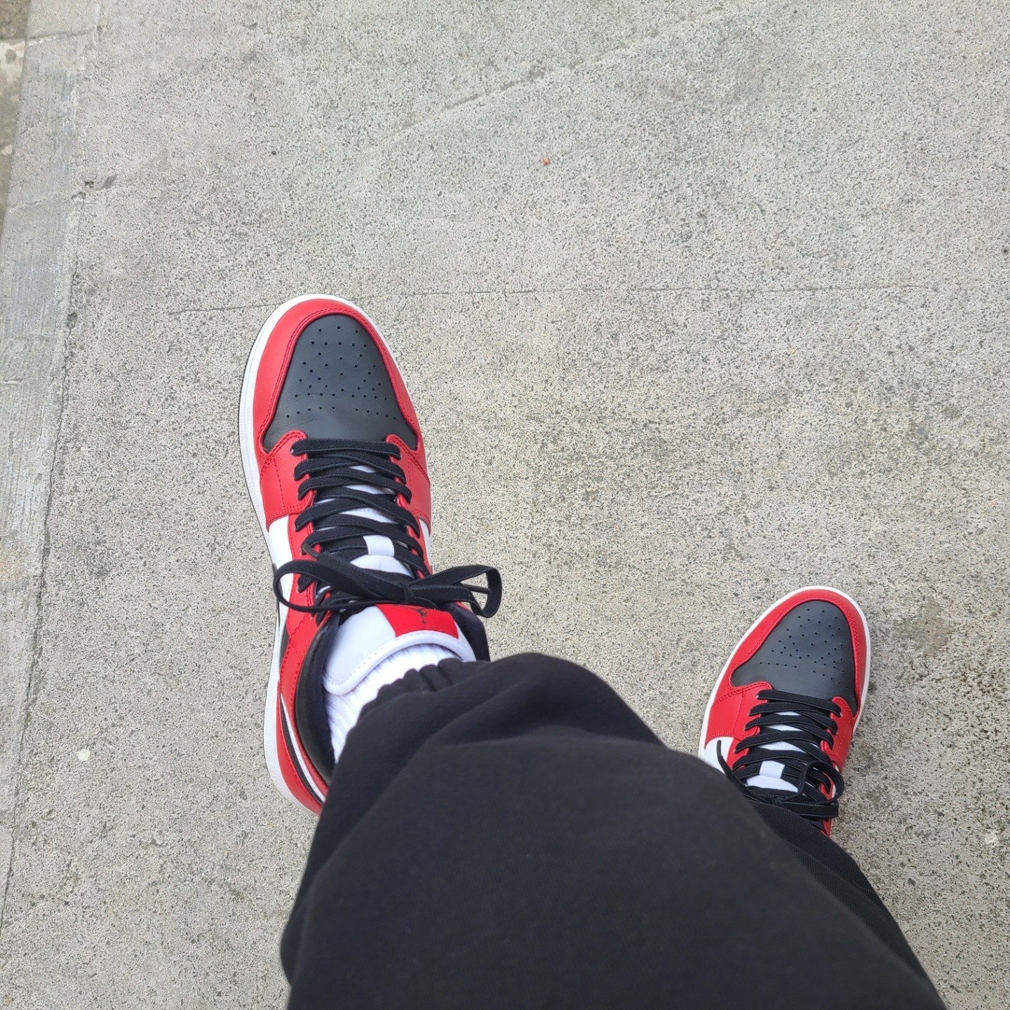 Jordan 1 Mid Chicago Black Toe 착용 스타일