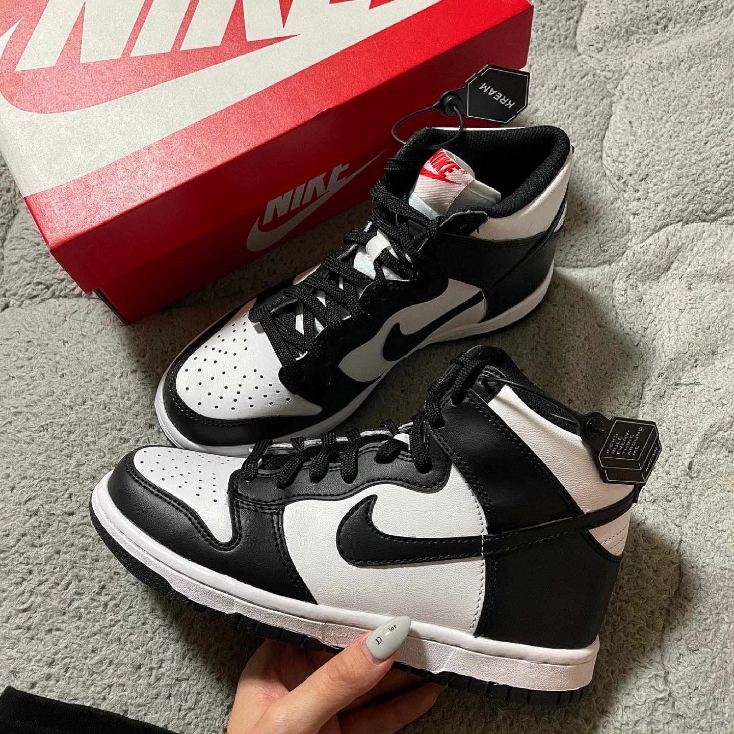 (GS) Nike Dunk High Black and White 착용 스타일 - 2