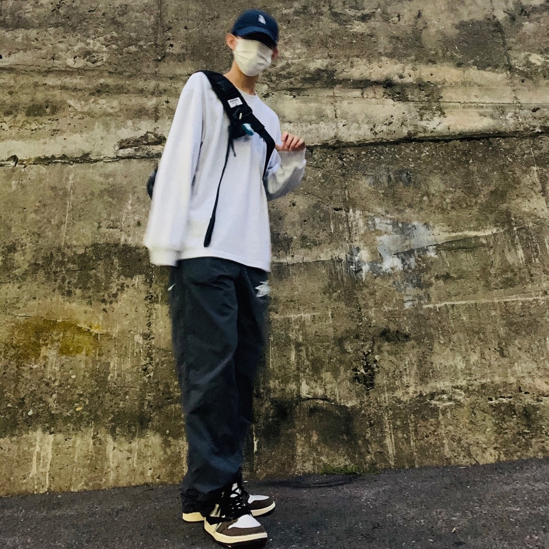 IAB Studio Long Sleeve Light Gray, Nike x Stussy Beach Pants Off Noir 착용 스타일
