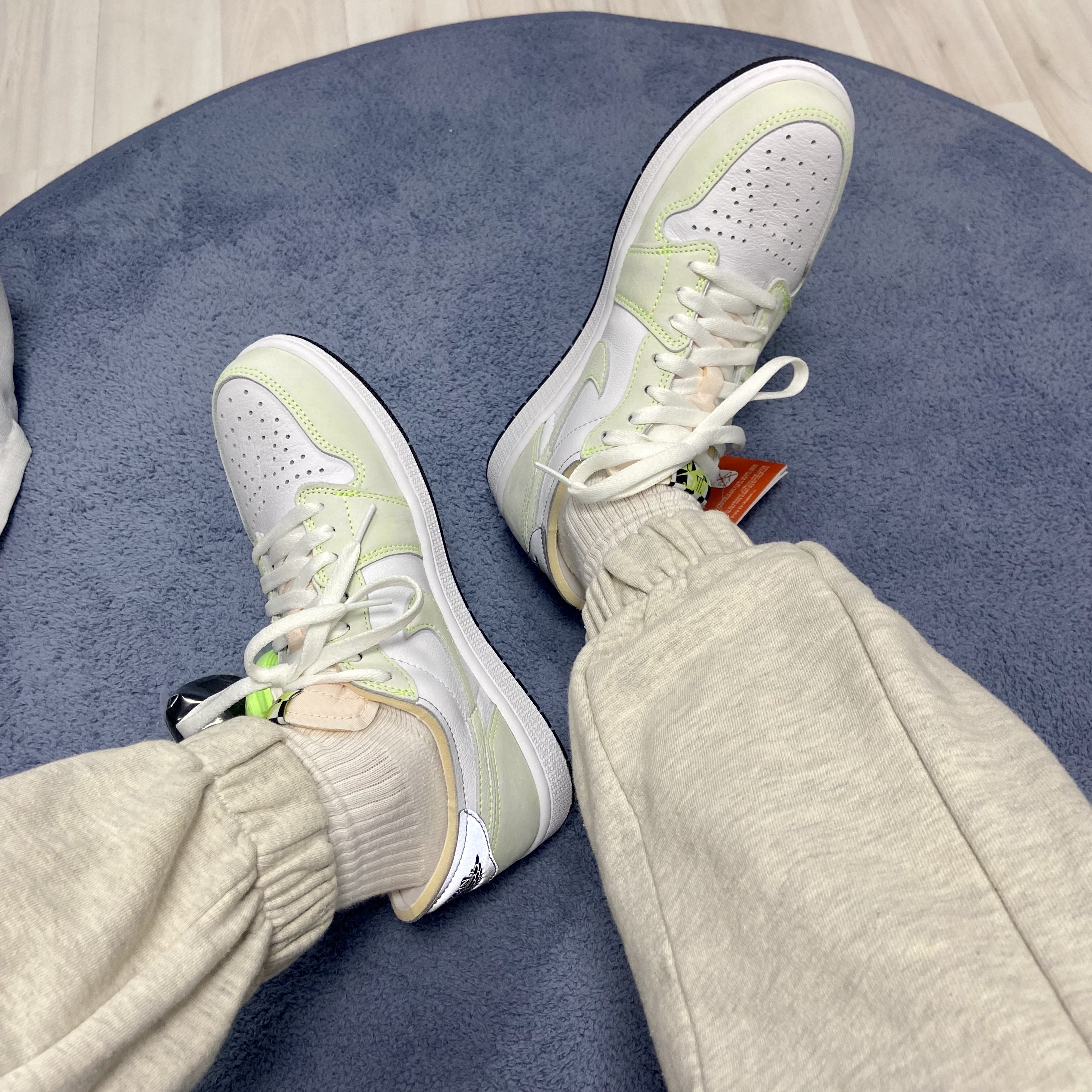 Jordan 1 Low OG Ghost Green 착용 스타일 - 2