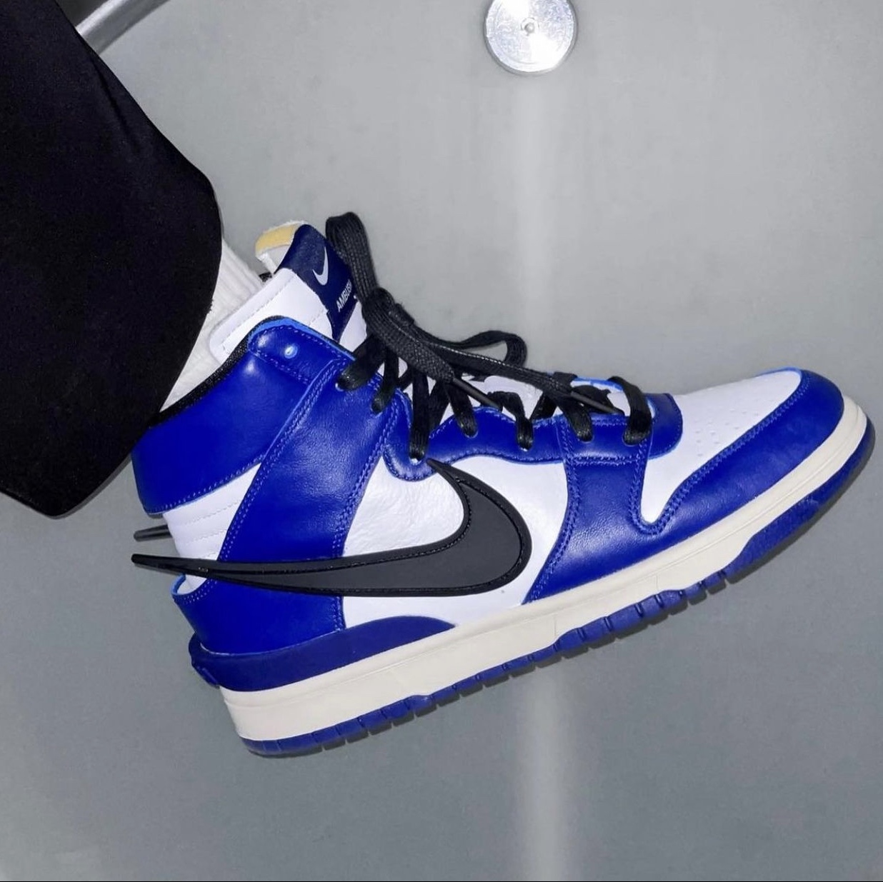 Nike x Ambush Dunk High Deep Royal Blue 착용 스타일 - 5