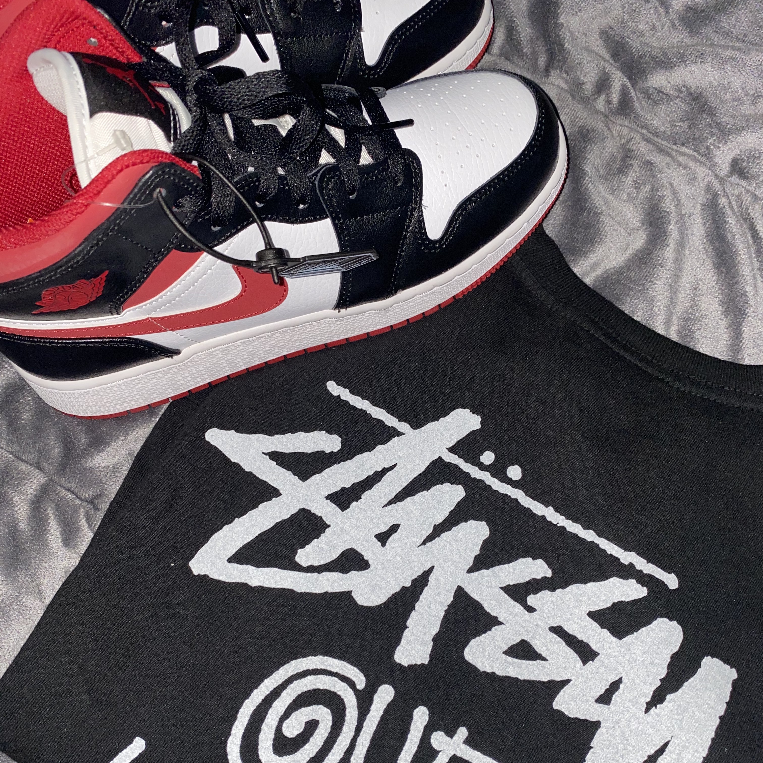 (GS) Jordan 1 Mid Gym Red Black White, Stussy x Our Legacy Surfman T-Shirt Black - 21SS 착용 스타일
