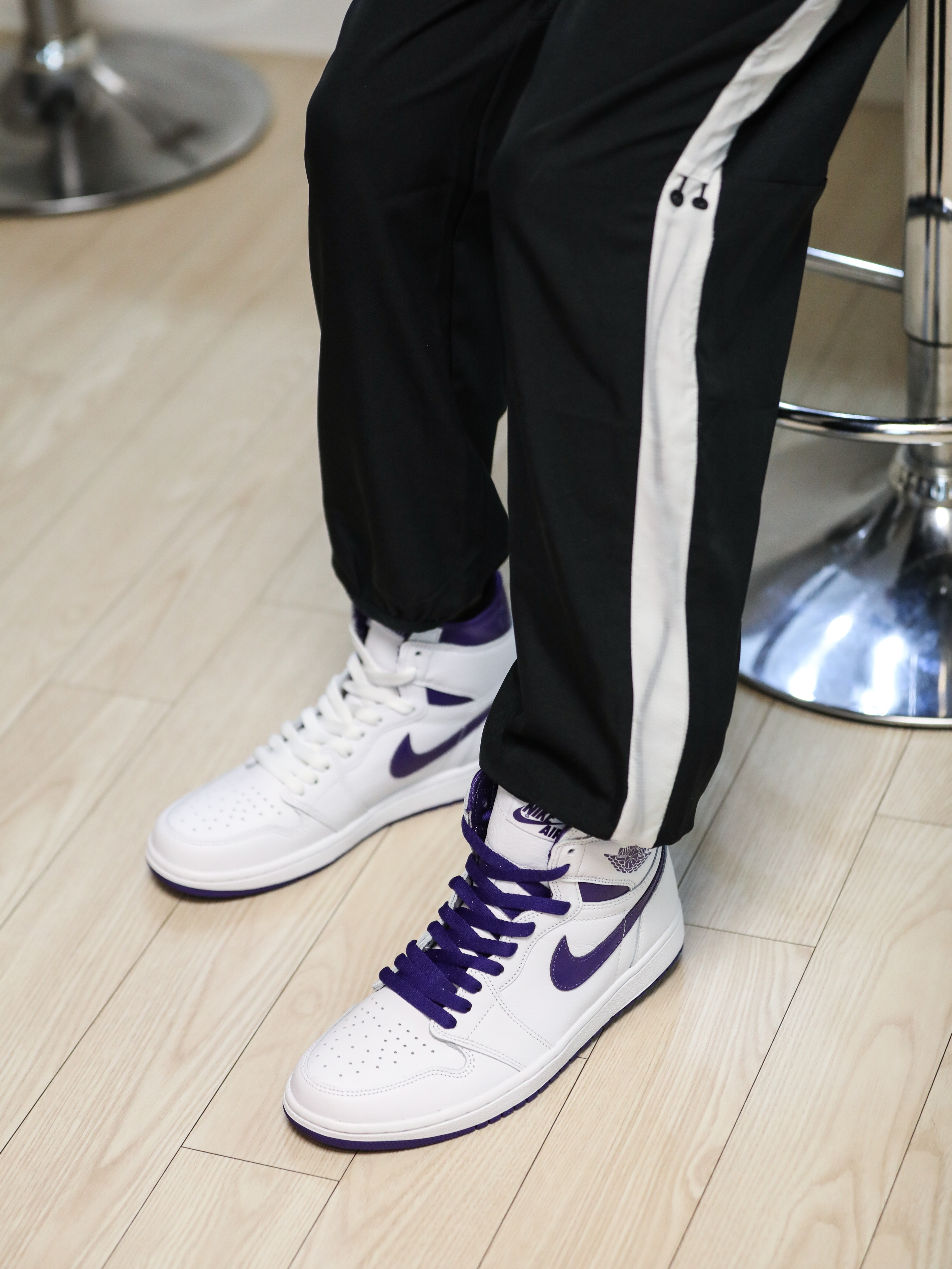 (W) Jordan 1 High OG Court Purple 착용 스타일 - 1
