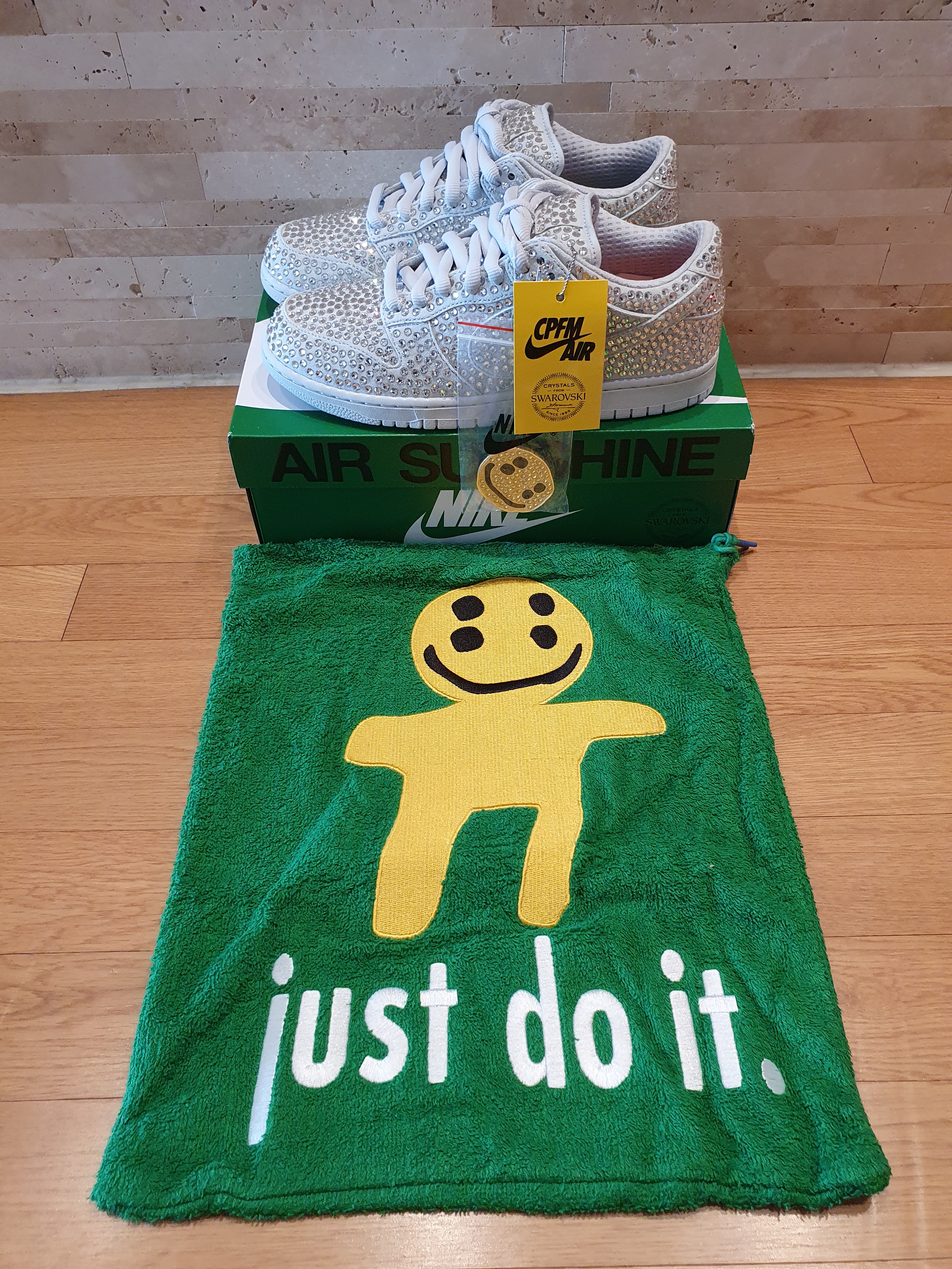 Nike x Cactus Plant Flea Market Dunk Low Swarovski Pure Platinum 착용 스타일