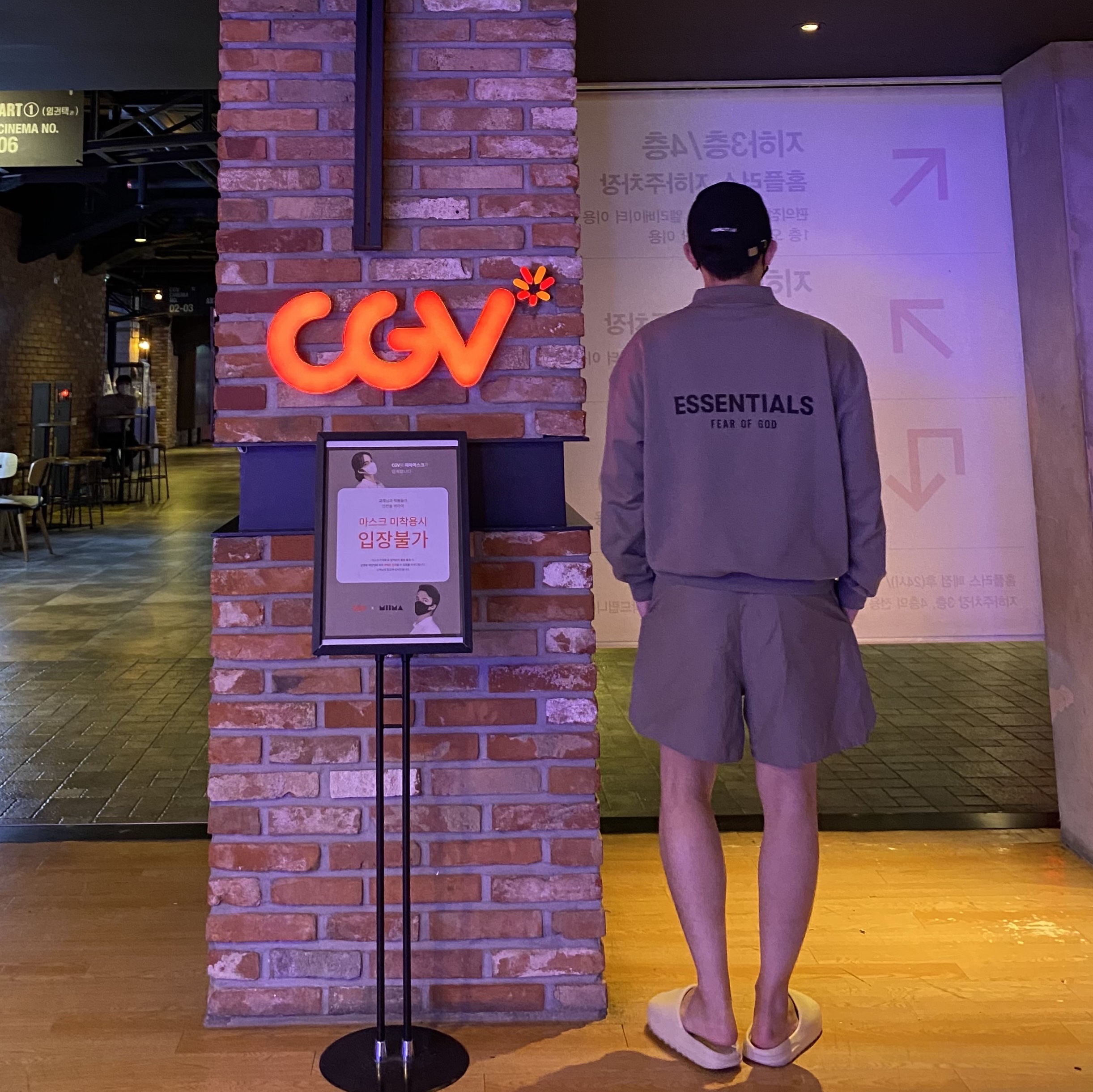 Essentials Long Sleeve Boxy Polo Cement - 20FW, Essentials Volley Shorts Cement - 20FW 착용 스타일