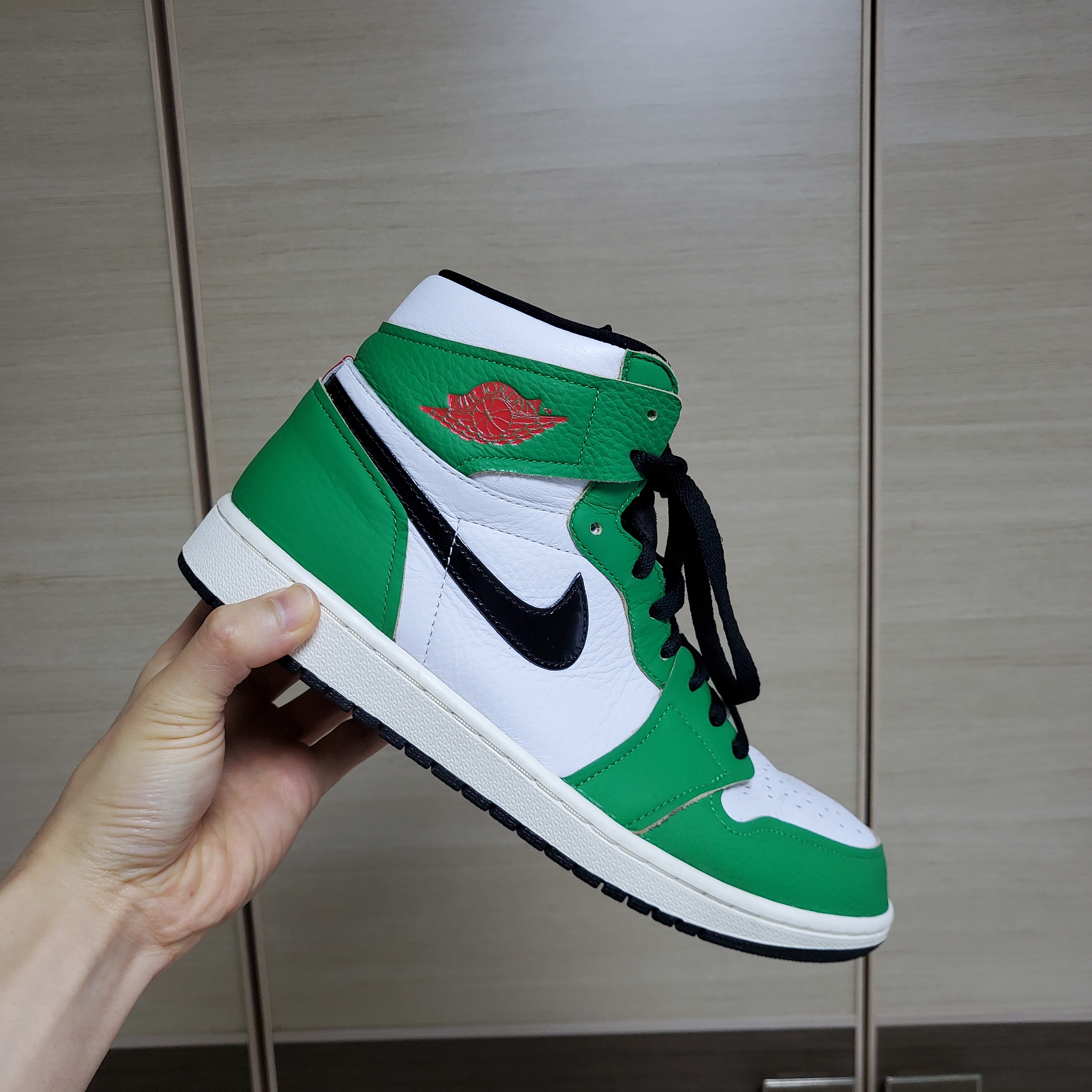 (W) Jordan 1 Retro High OG Lucky Green 착용 스타일 - 2