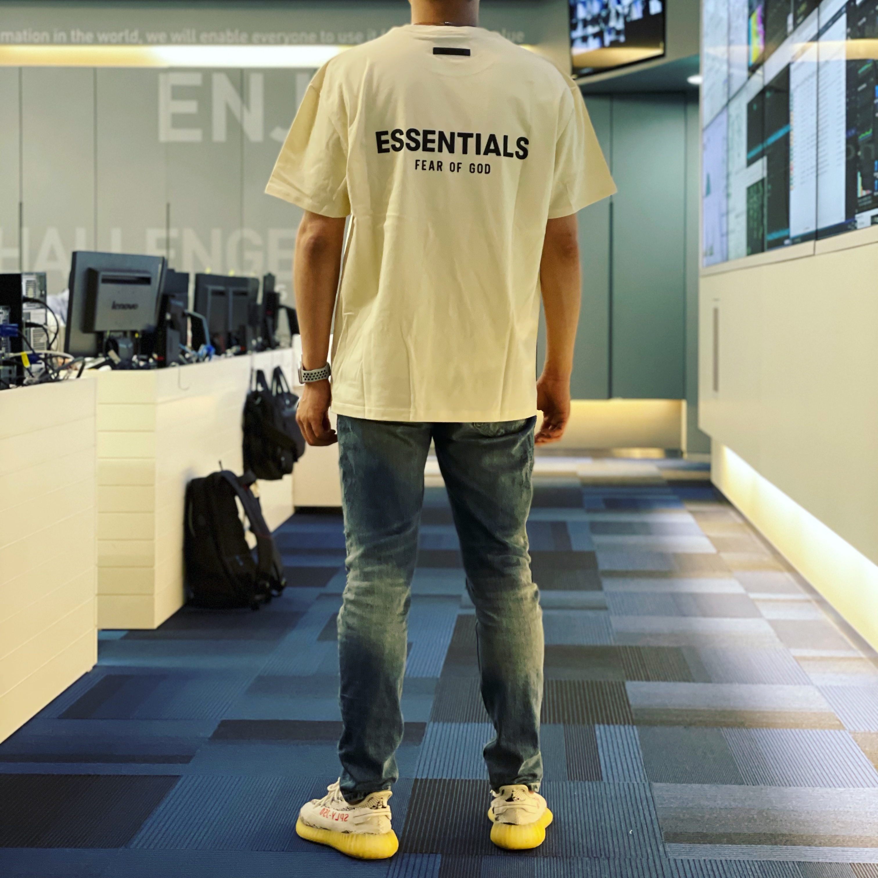 Essentials T-Shirt Cream - 21SS, Adidas Yeezy Boost 350 V2 Zebra 2017/2019/2020 착용 스타일