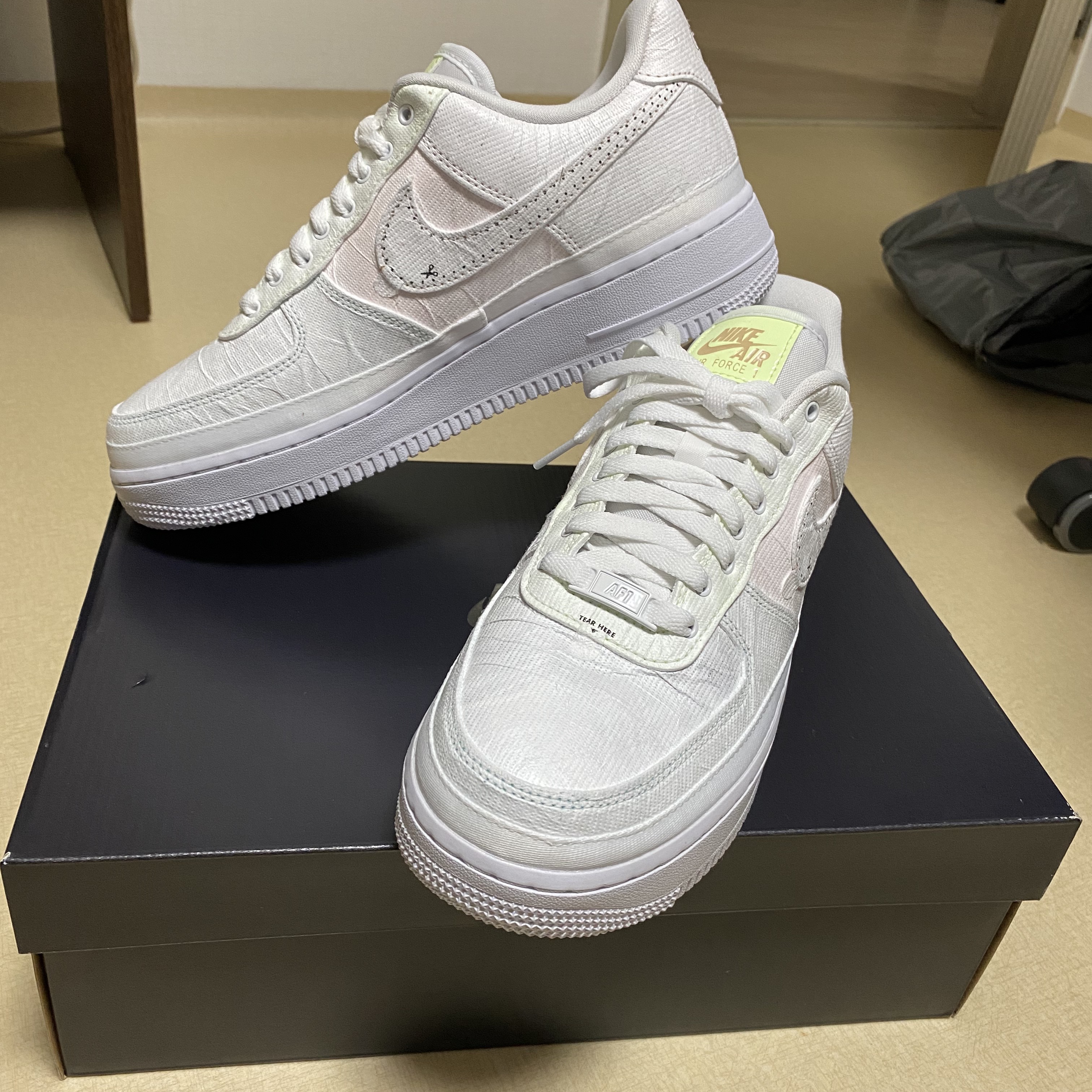 (W) Nike Air Force 1 '07 PRM Tear Away Arctic Punch 착용 스타일 - 1