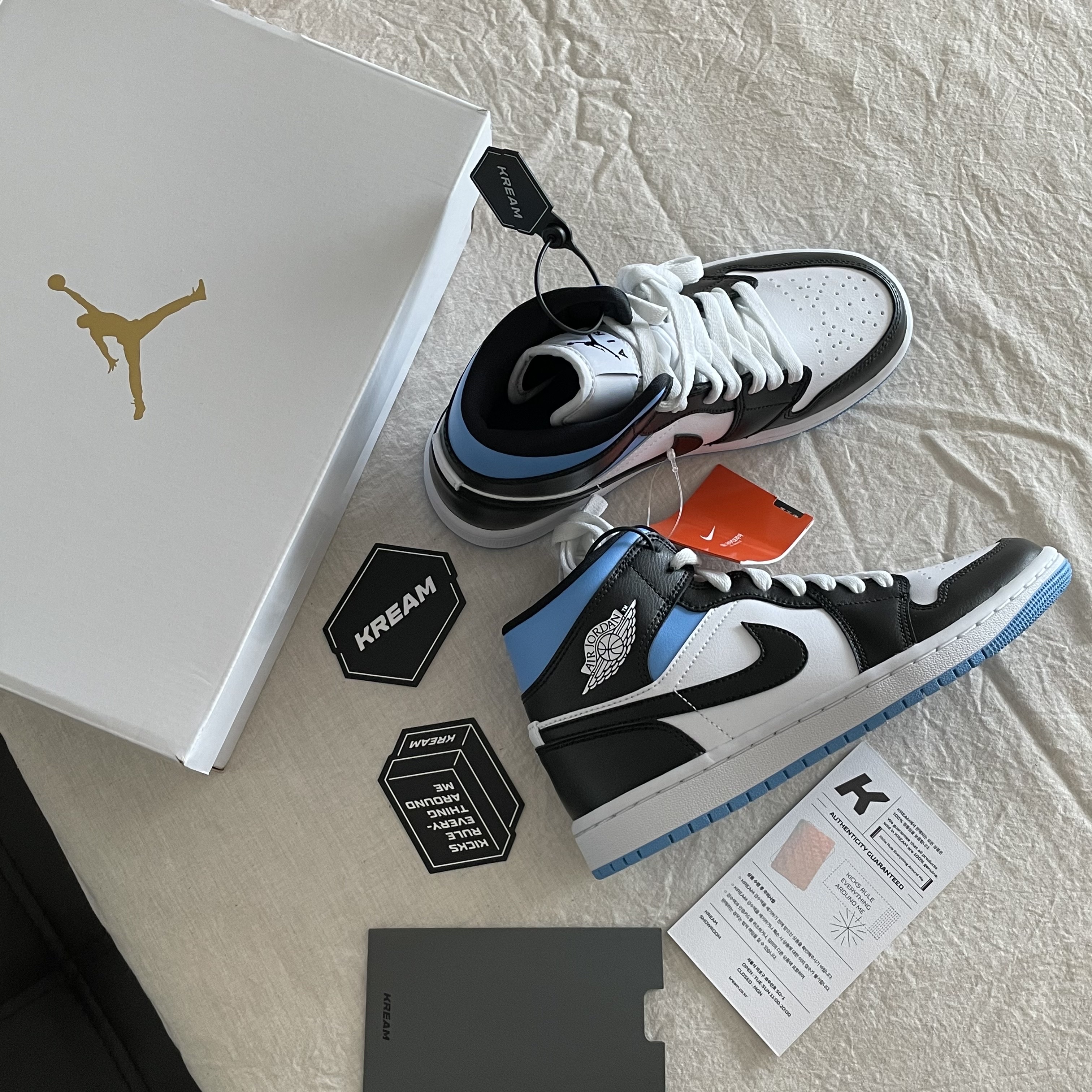 (W) Jordan 1 Mid White Black University Blue 착용 스타일