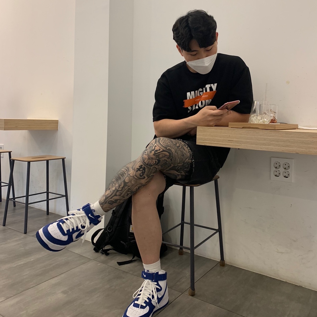 Nike Air Force 1 High '07 LV8 EMB Dodgers 착용 스타일