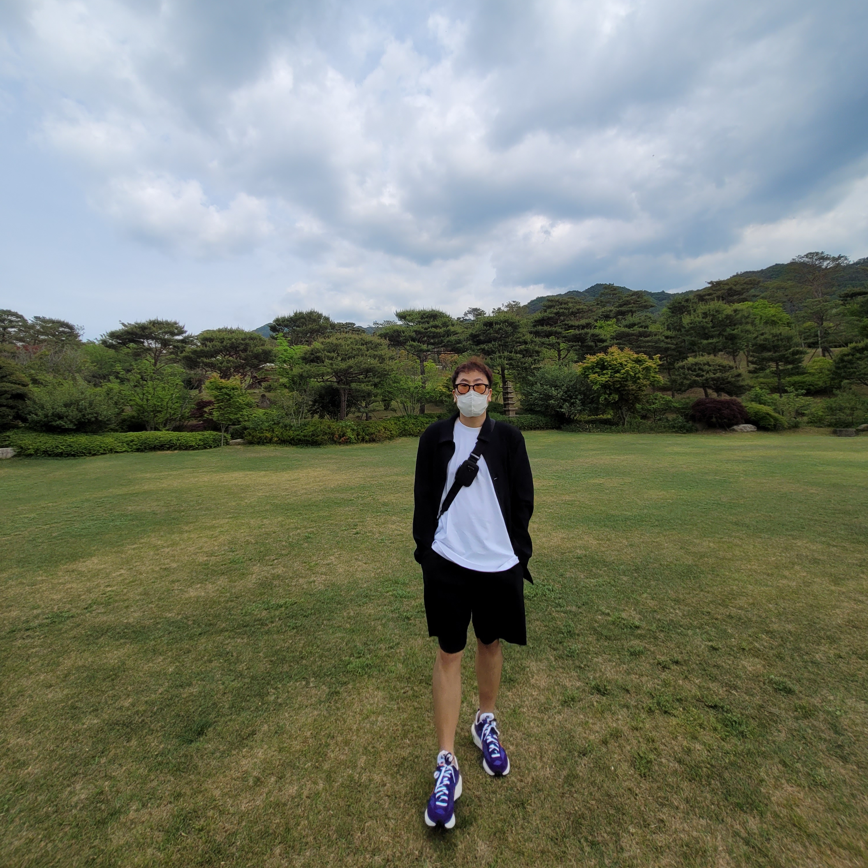 Nike x Sacai VaporWaffle Dark Iris 착용 스타일