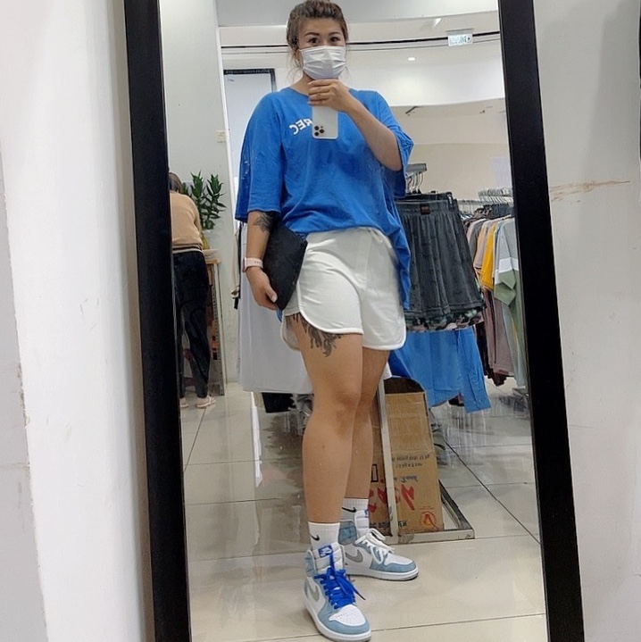 Jordan 1 Retro High OG Hyper Royal 착용 스타일