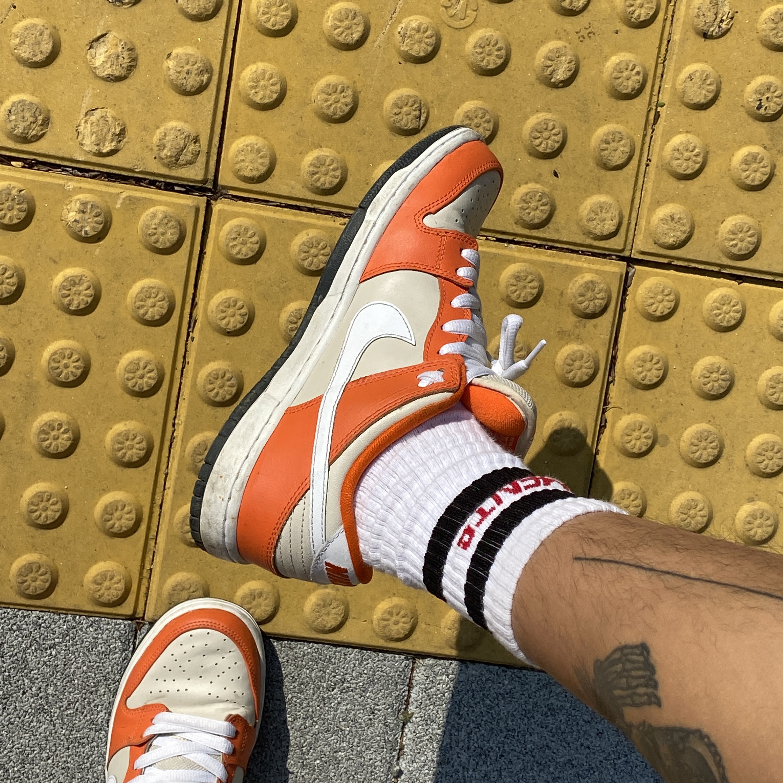 Nike Dunk SB Low Orange Box 착용 스타일