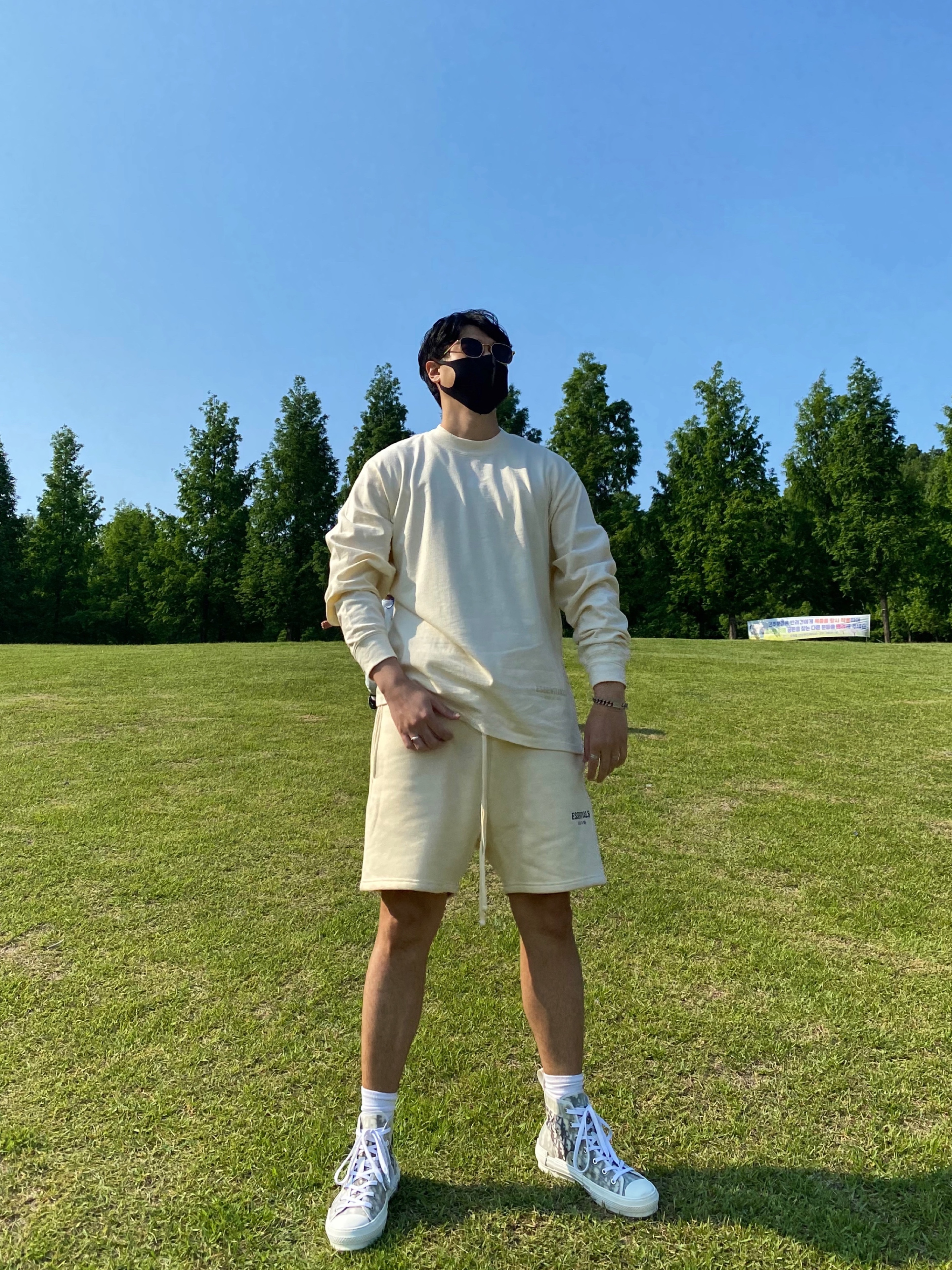 Essentials Fleece Shorts Buttercream - 20SS, Dior B23 High Dior Oblique White & Black 착용 스타일 - 1