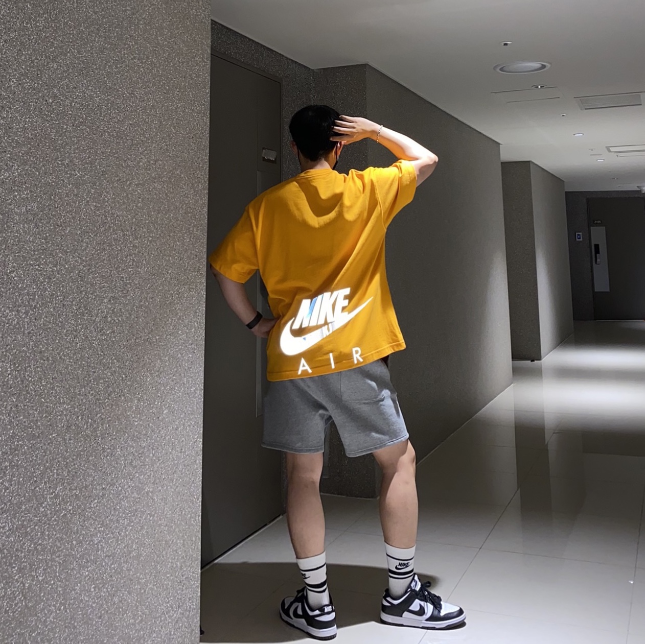 Nike x Kim Jones Oversized T-Shirt Circuit Orange - Asia, Nike Dunk Low Retro Black 착용 스타일