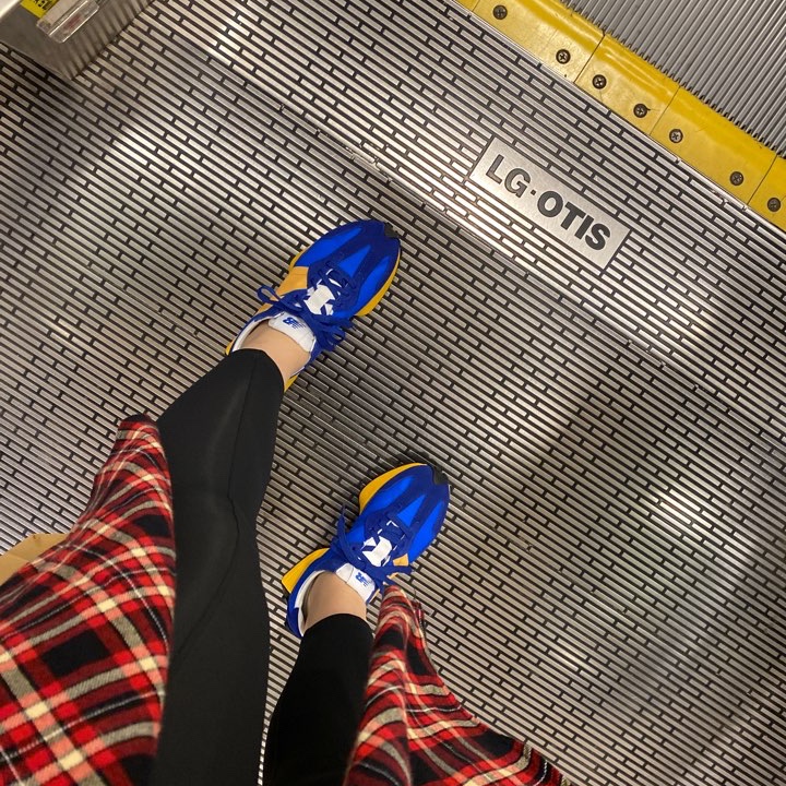 New Balance 327 Blue 착용 스타일