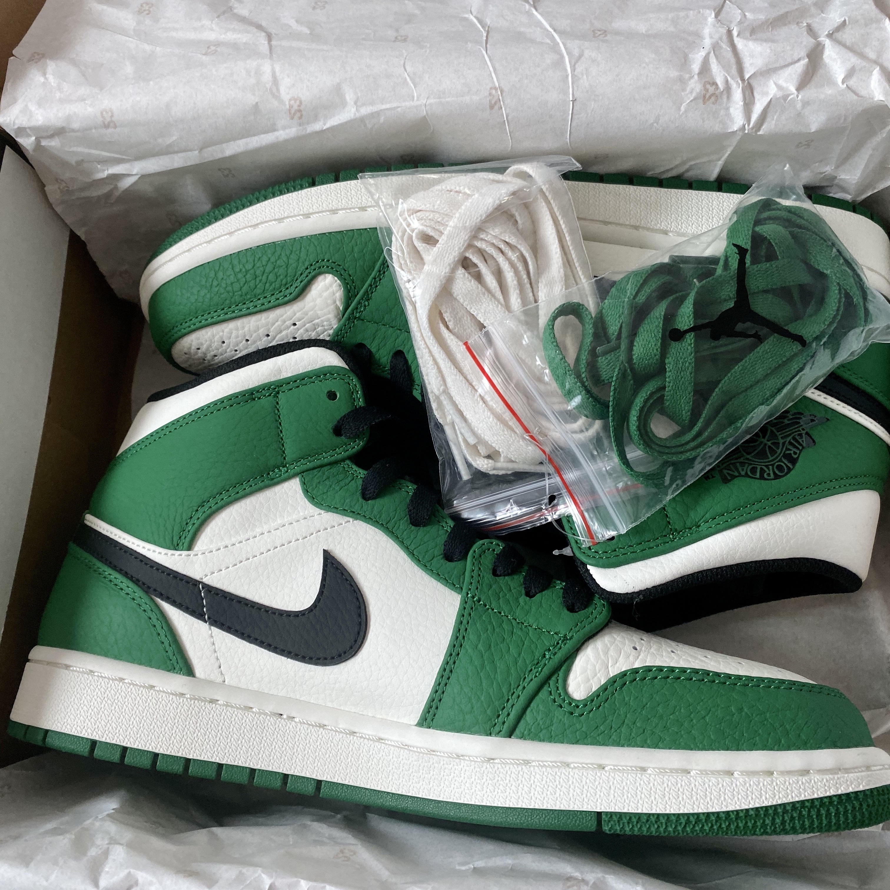 Jordan 1 Mid Pine Green 착용 스타일 - 2