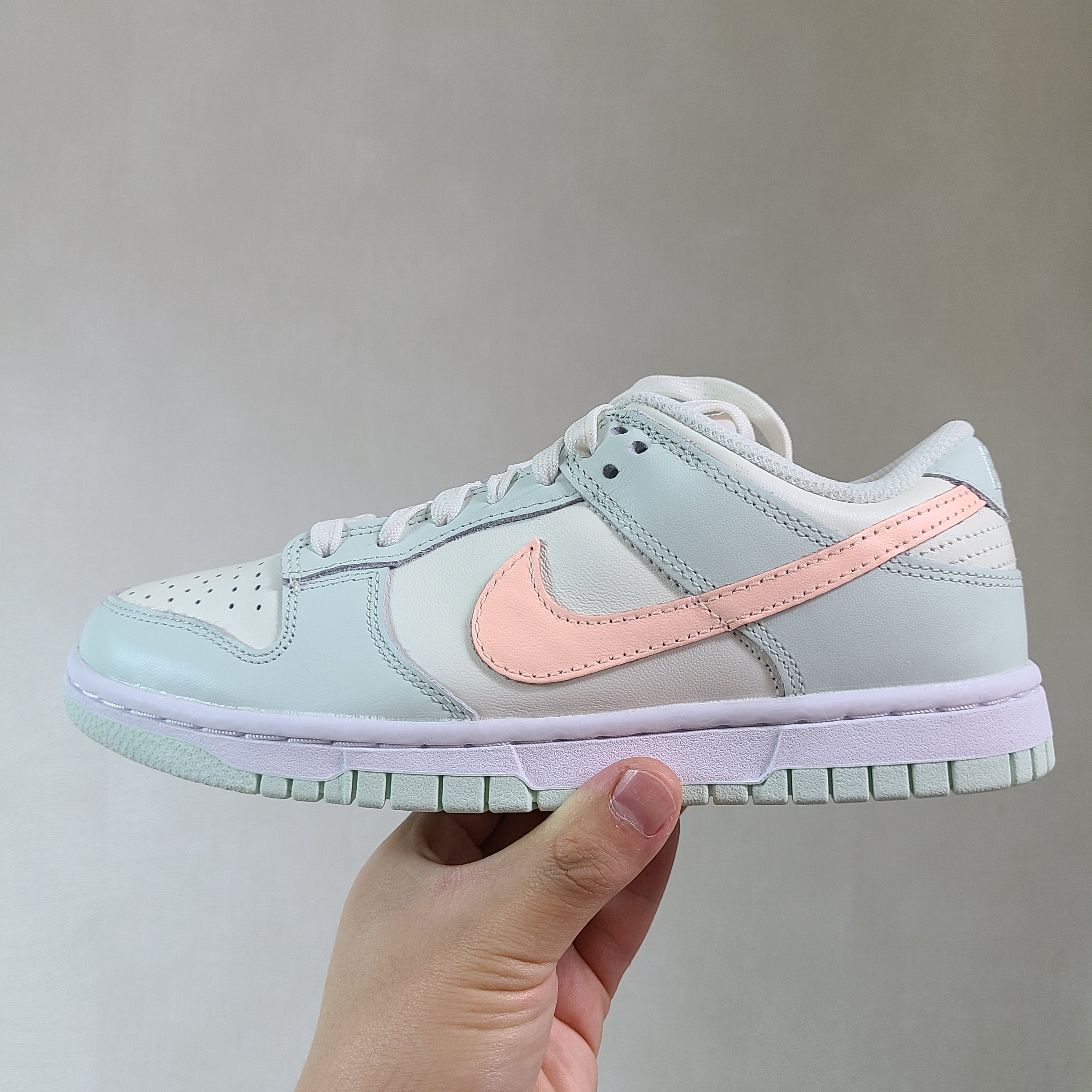 (W) Nike Dunk Low Barely Green 착용 스타일