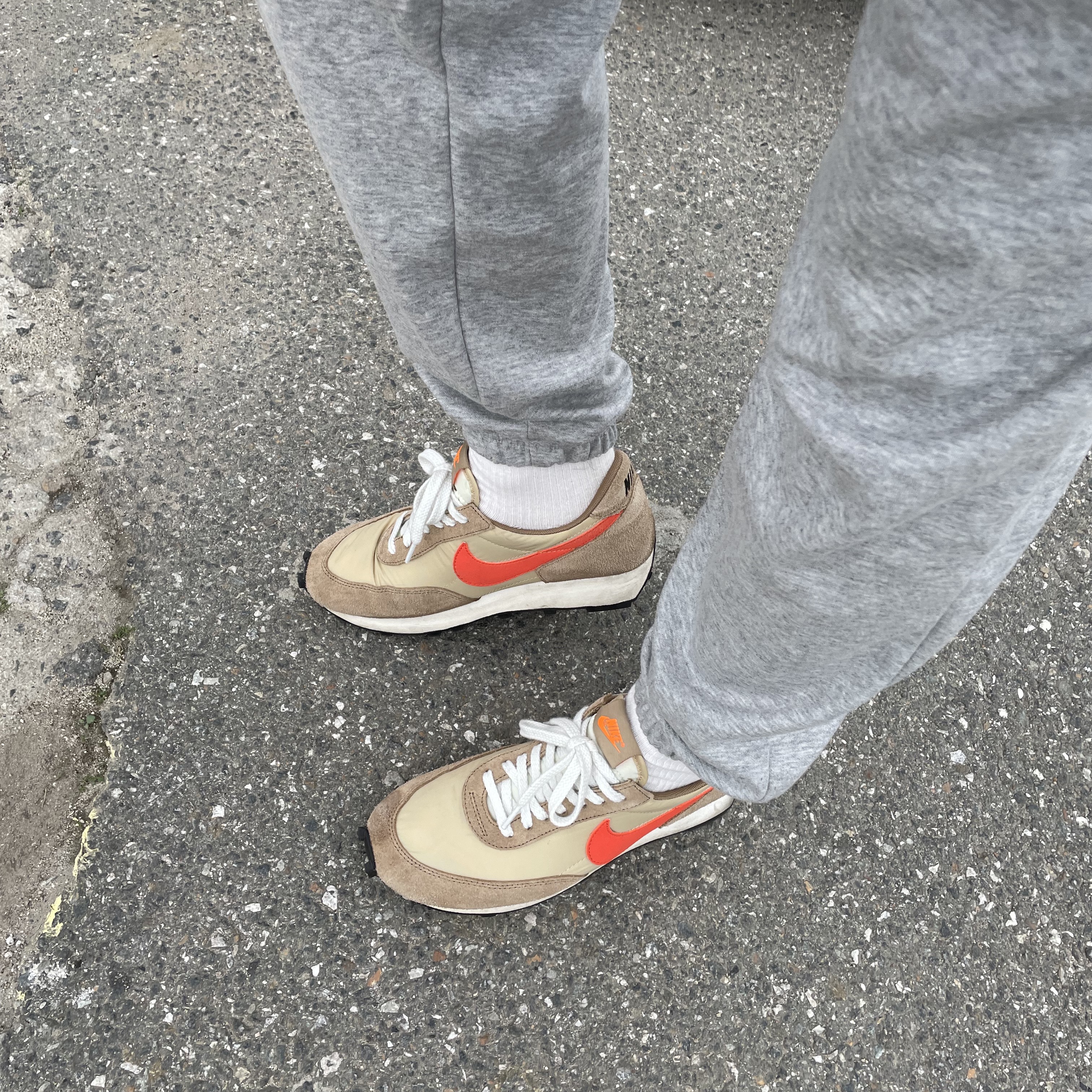 Nike Daybreak SP Vegas Gold College Orange 착용 스타일 - 1