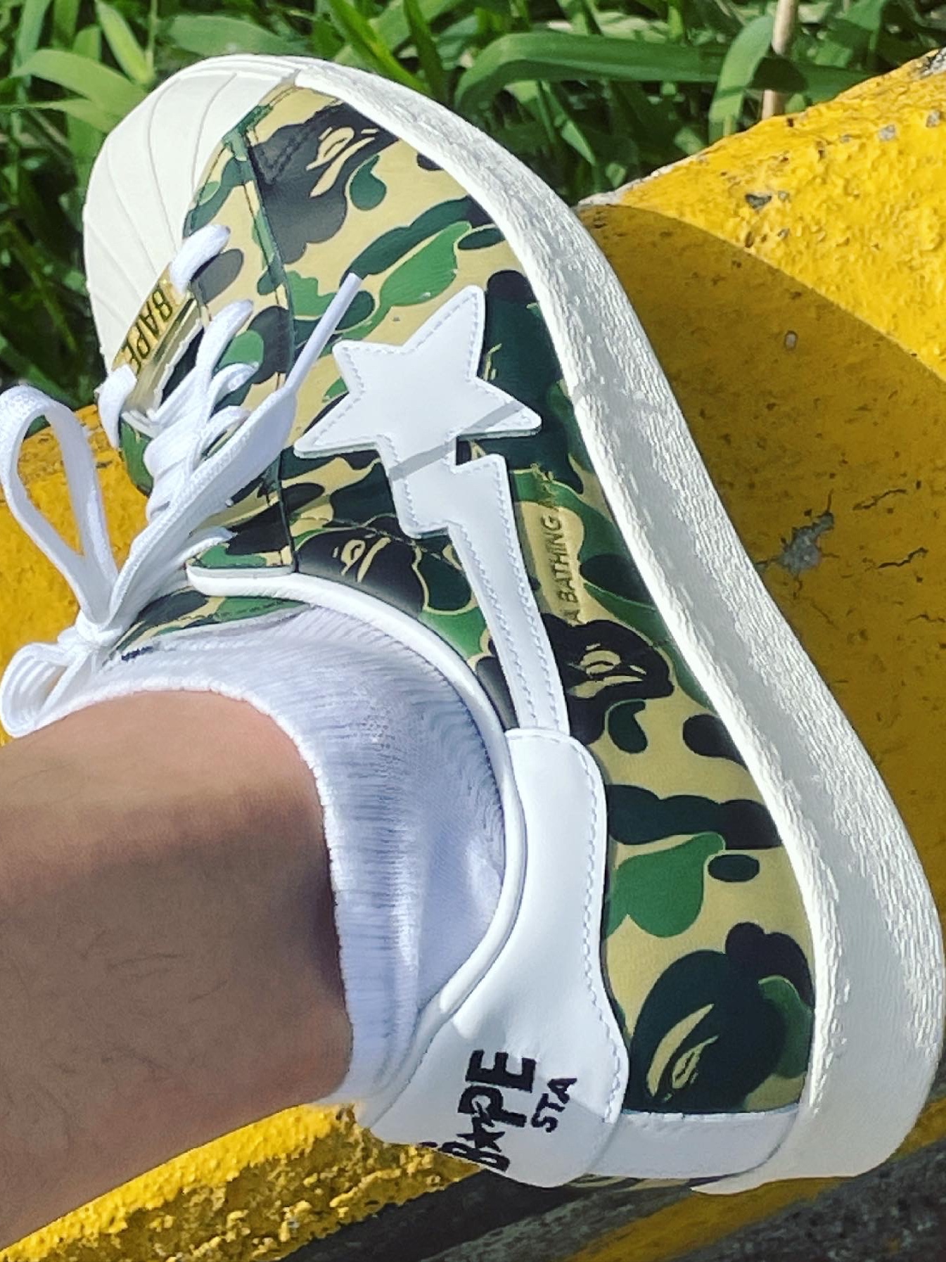 Adidas x BAPE Superstar 80s Green Camo 착용 스타일 - 1