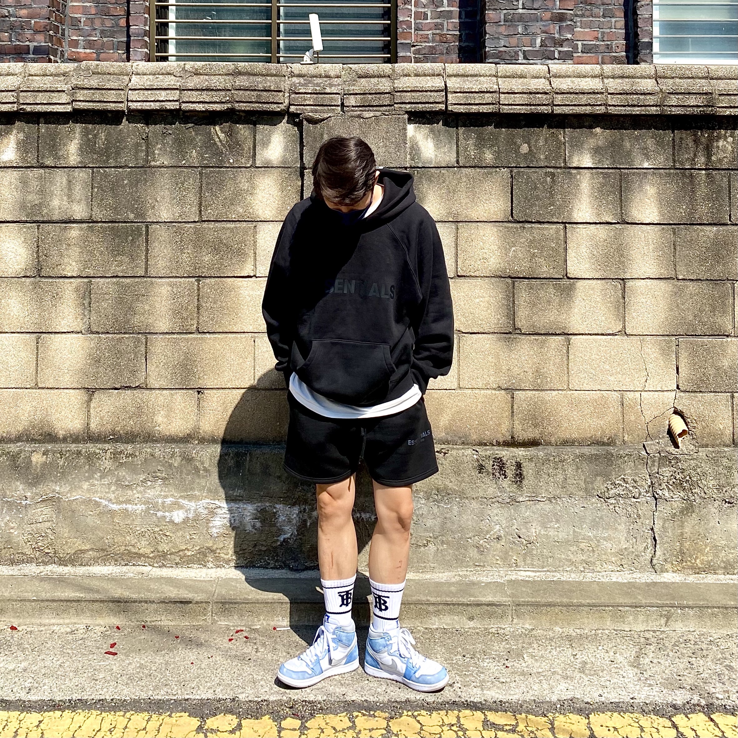 Jordan 1 Retro High OG Hyper Royal, Essentials Sweatshorts Black - 21SS 착용 스타일