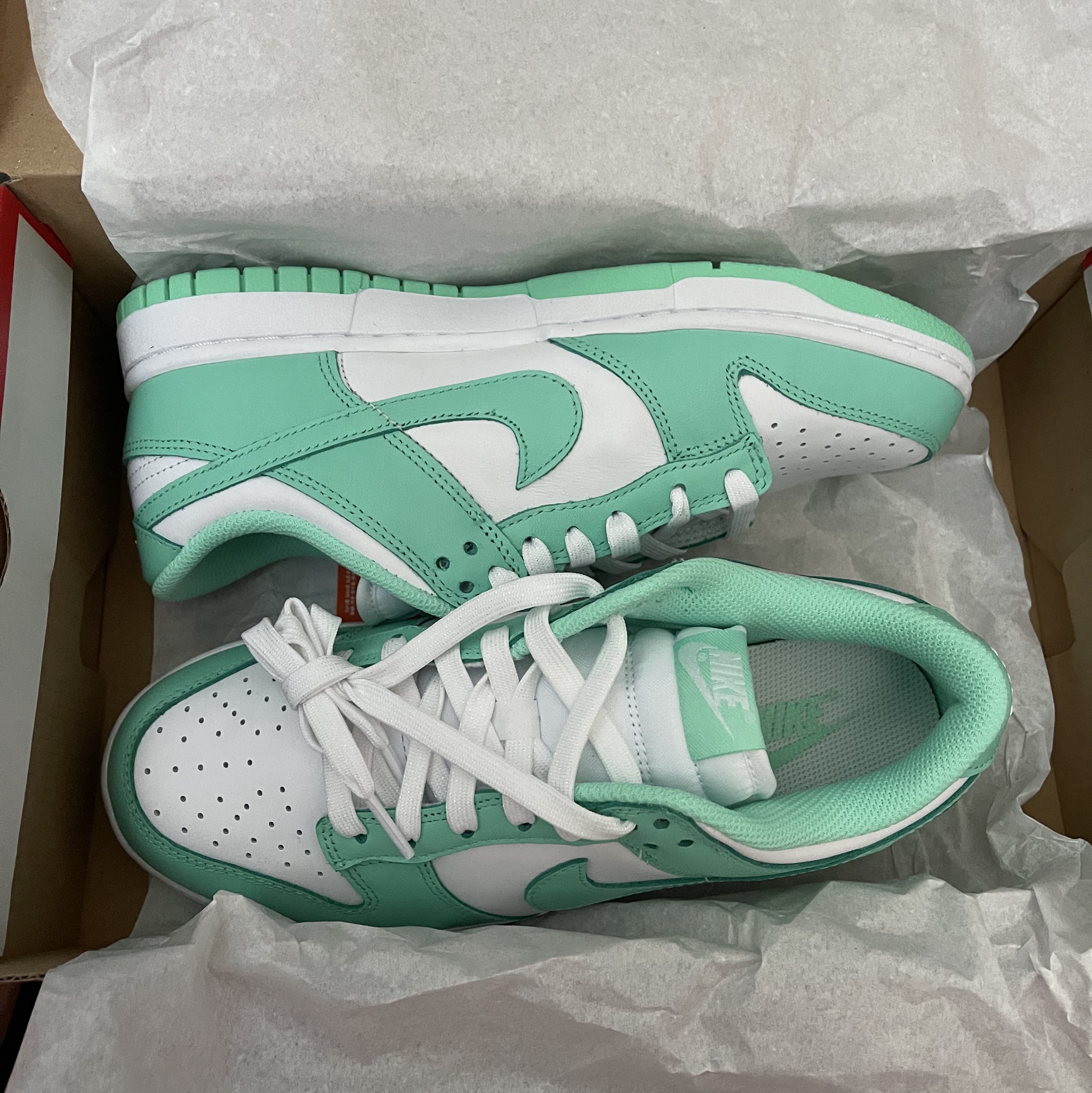 (W) Nike Dunk Low Green Glow 착용 스타일 - 2