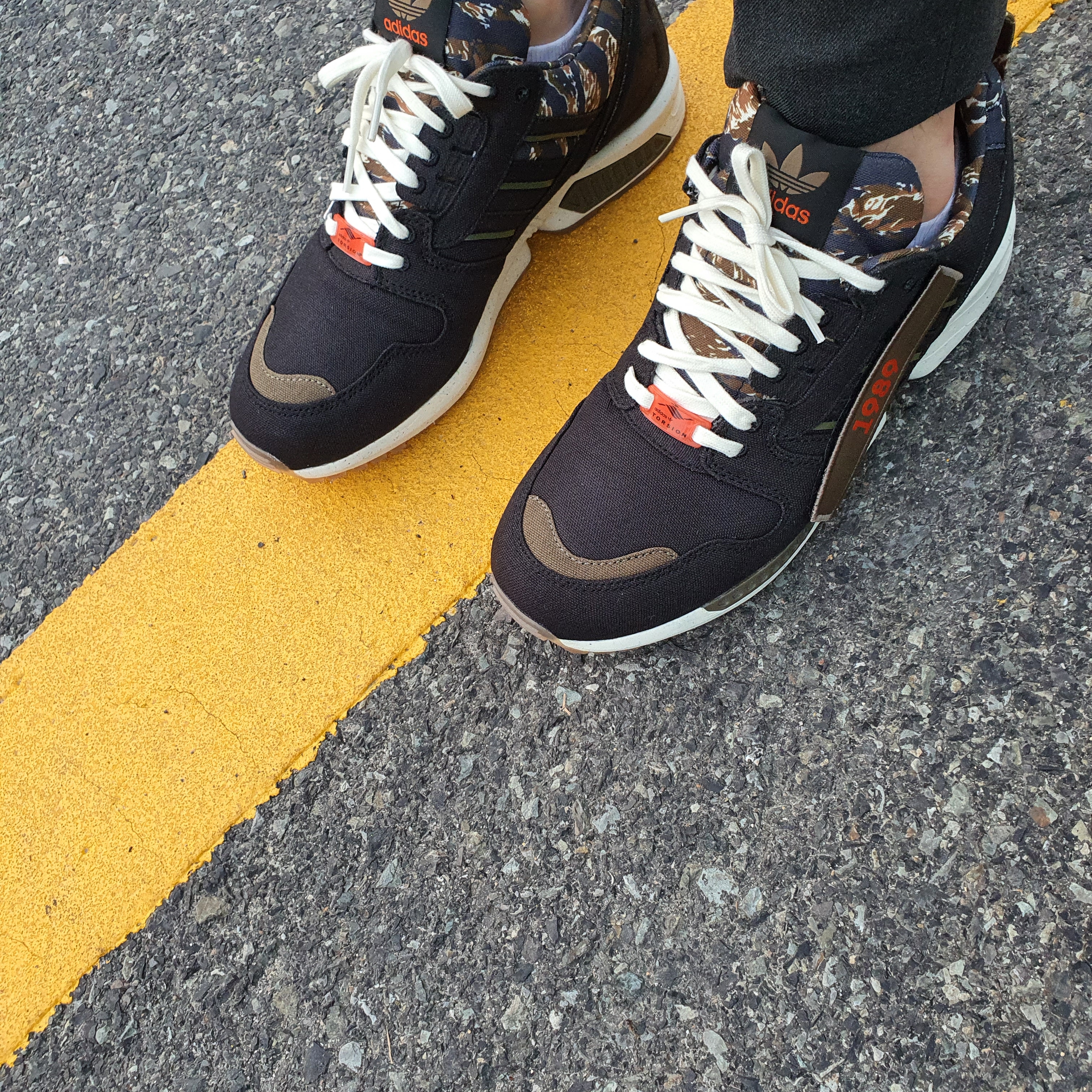 Adidas ZX 8000 Out There 착용 스타일