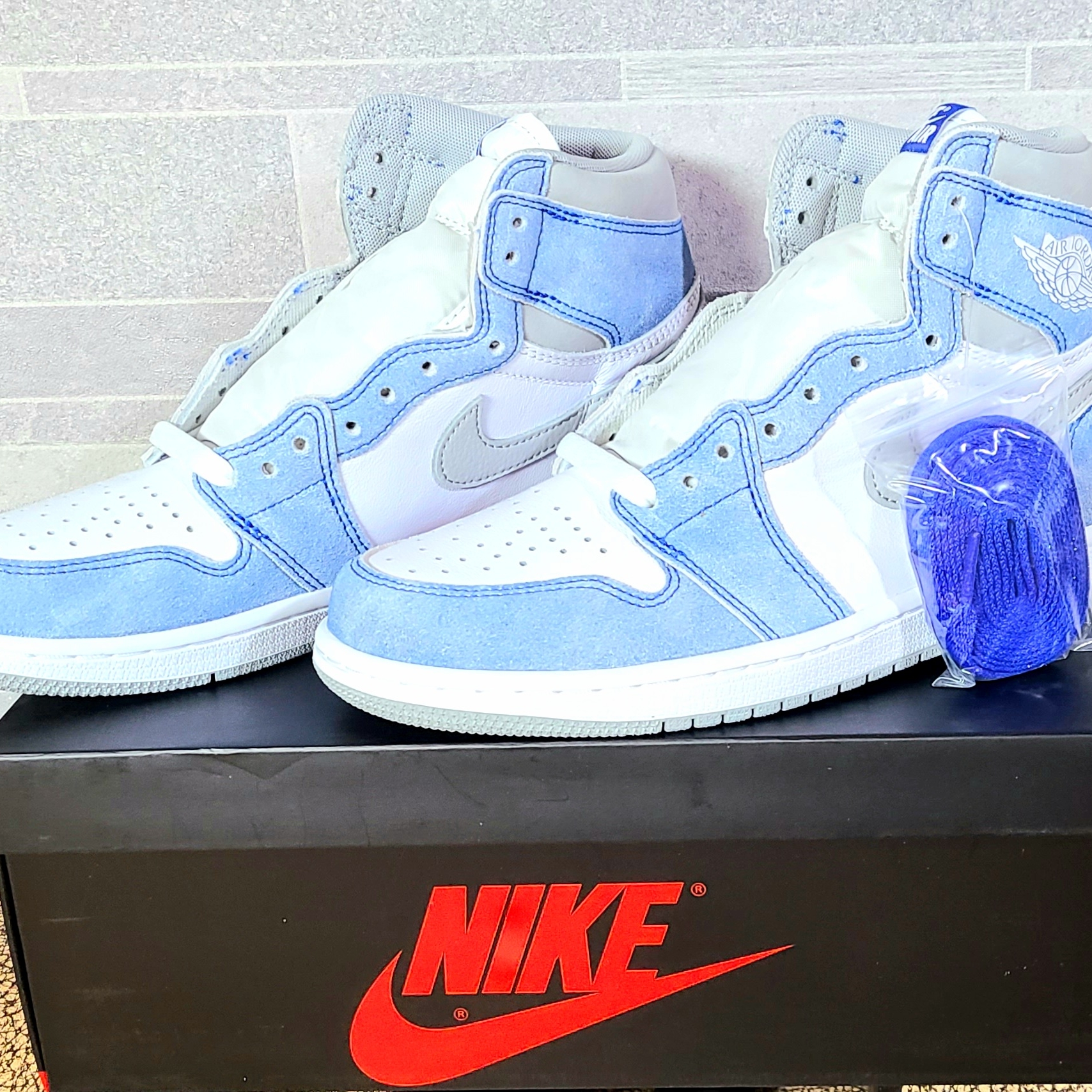 Jordan 1 Retro High OG Hyper Royal 착용 스타일