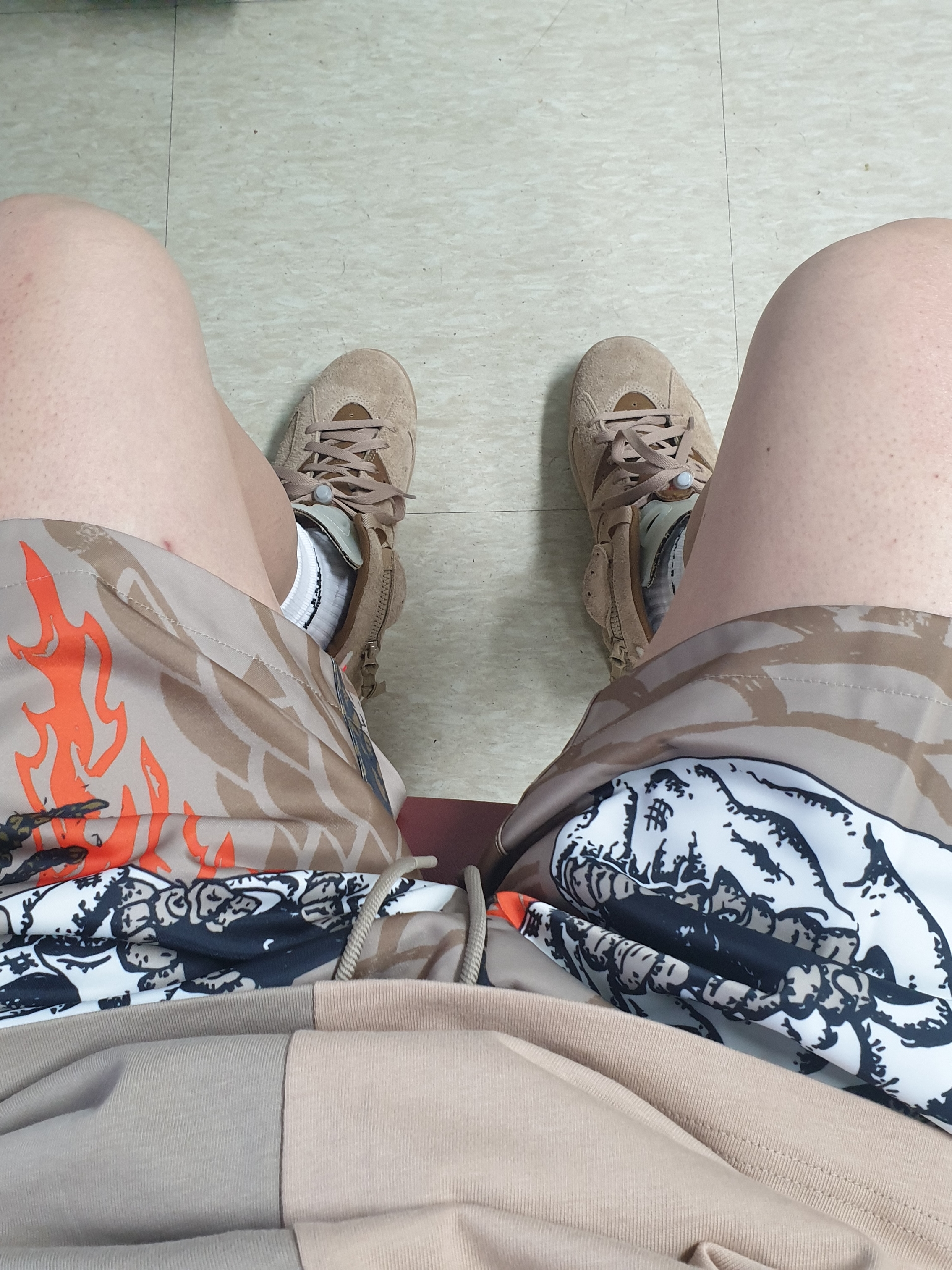 Jordan 6 x Travis Scott Retro SP British Khaki, Jordan x Travis Scott S/S Top - Asia 착용 스타일 - 2
