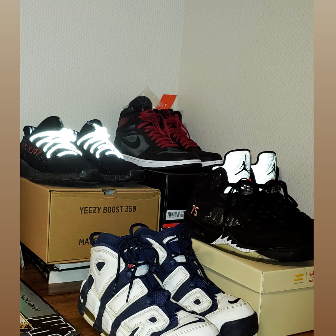 Adidas Yeezy Boost 350 V2 Black Red 2020, Jordan 1 Retro High OG Black Gym Red Black 착용 스타일 - 2