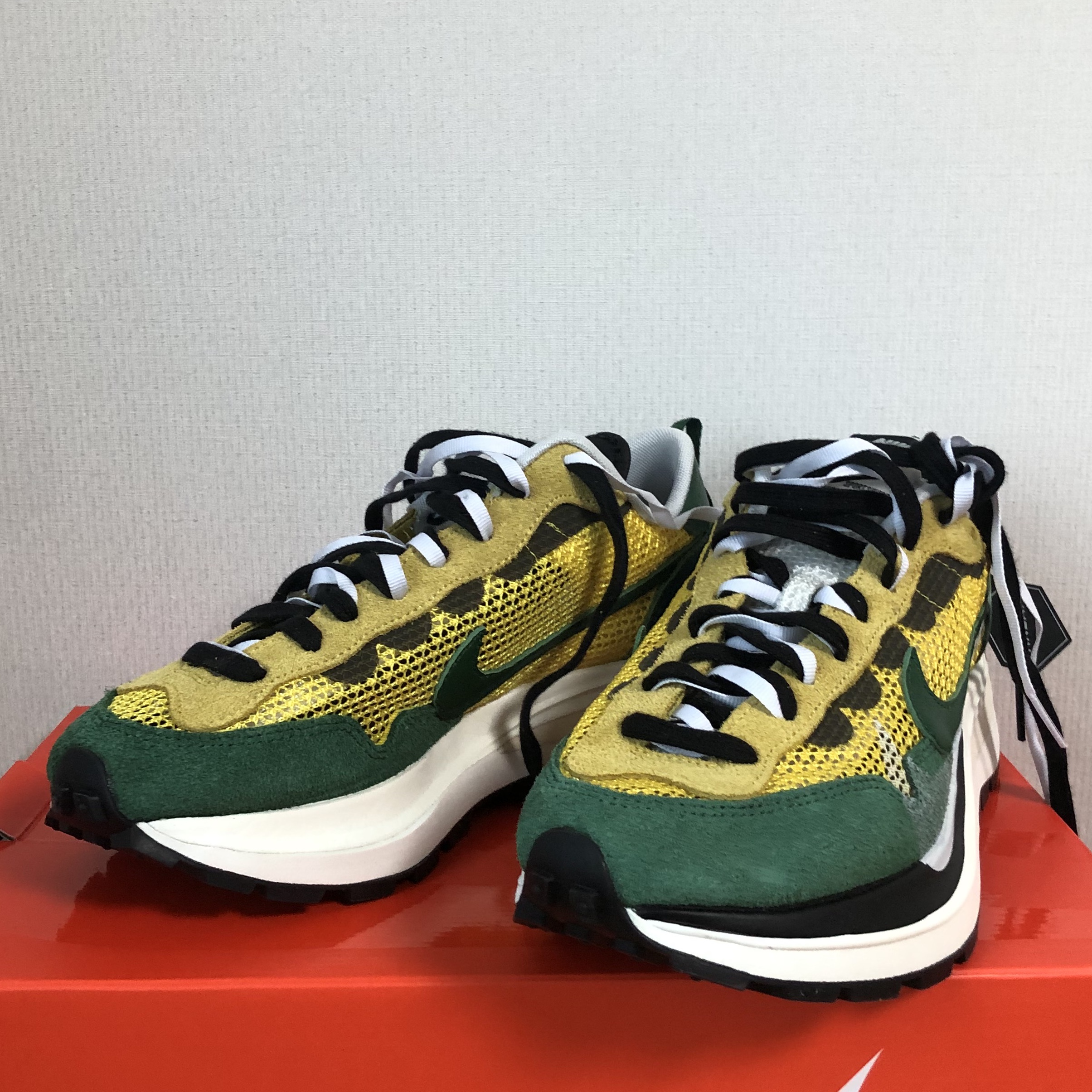 Nike x Sacai VaporWaffle Tour Yellow & Gorge Green Sail 착용 스타일