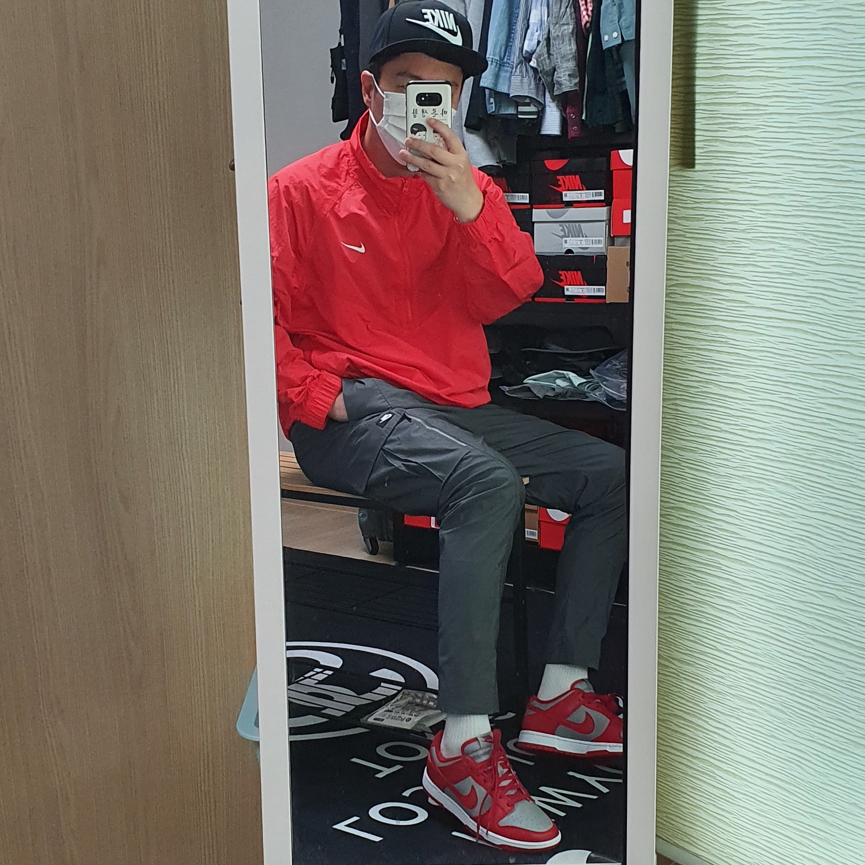 Nike Dunk Low Retro Medium Grey, Nike x Stussy Windrunner Jacket Habanero Red 착용 스타일