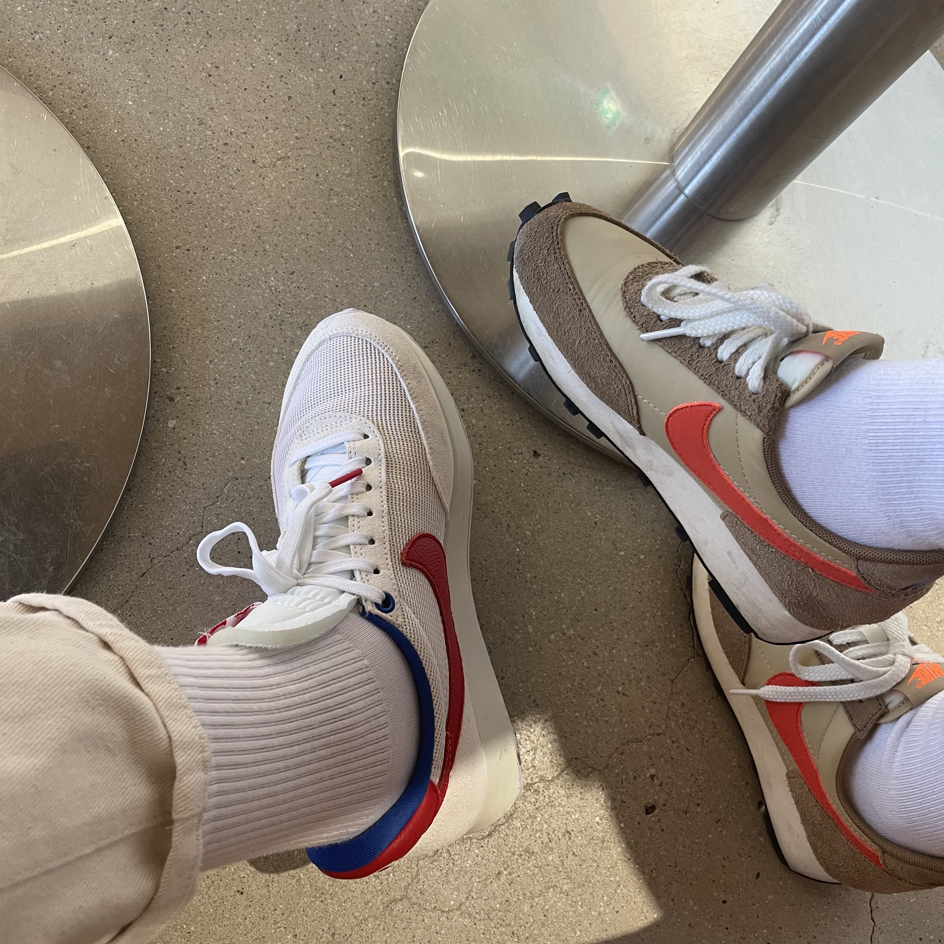 Nike x Stranger Things Tailwind 79 Independence Day Pack, Nike Daybreak SP Vegas Gold College Orange 착용 스타일 - 2