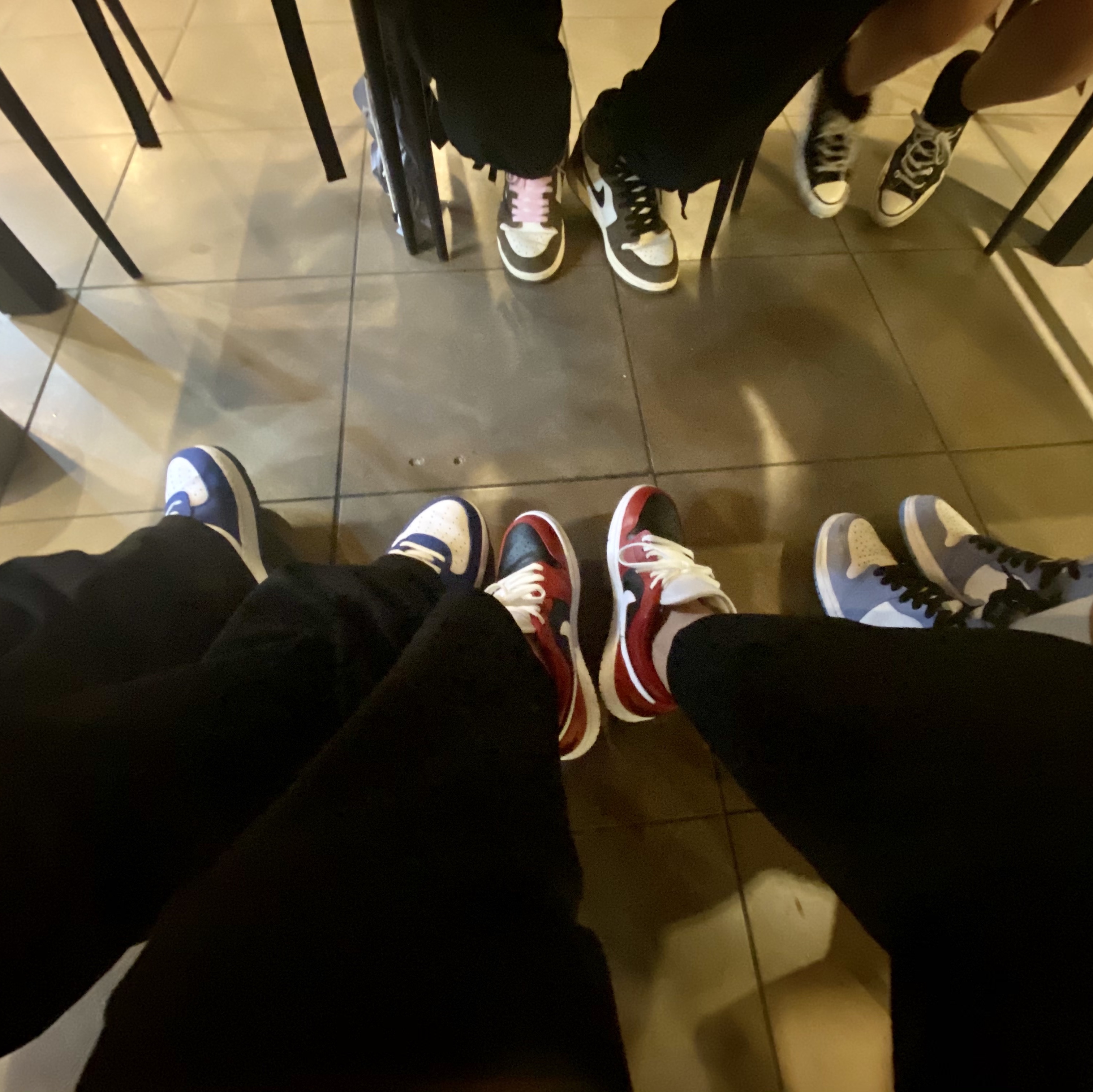 Jordan 1 Retro High OG University Blue, (W) Jordan 1 Low Chicago Flip 착용 스타일