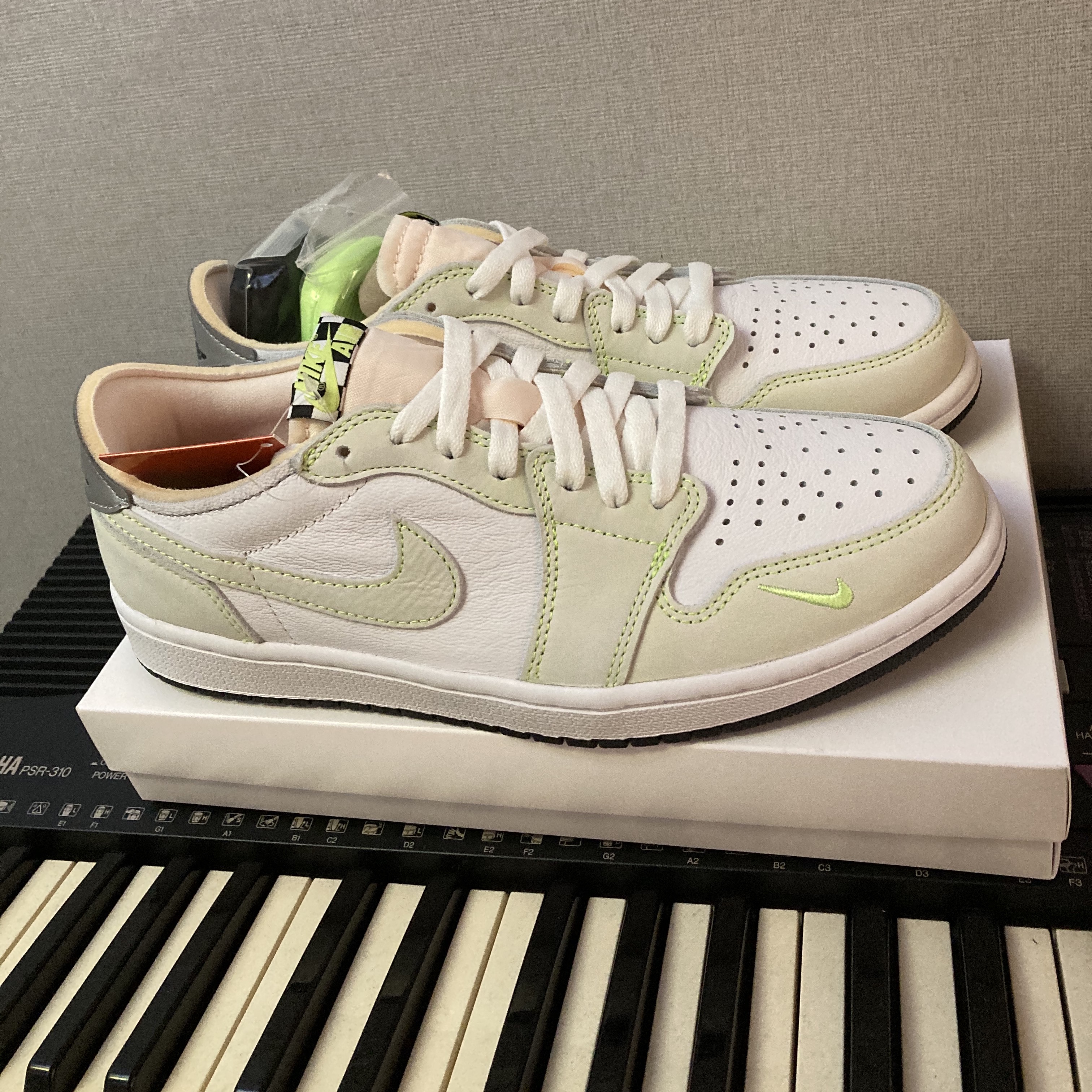 Jordan 1 Low OG Ghost Green 착용 스타일 - 2
