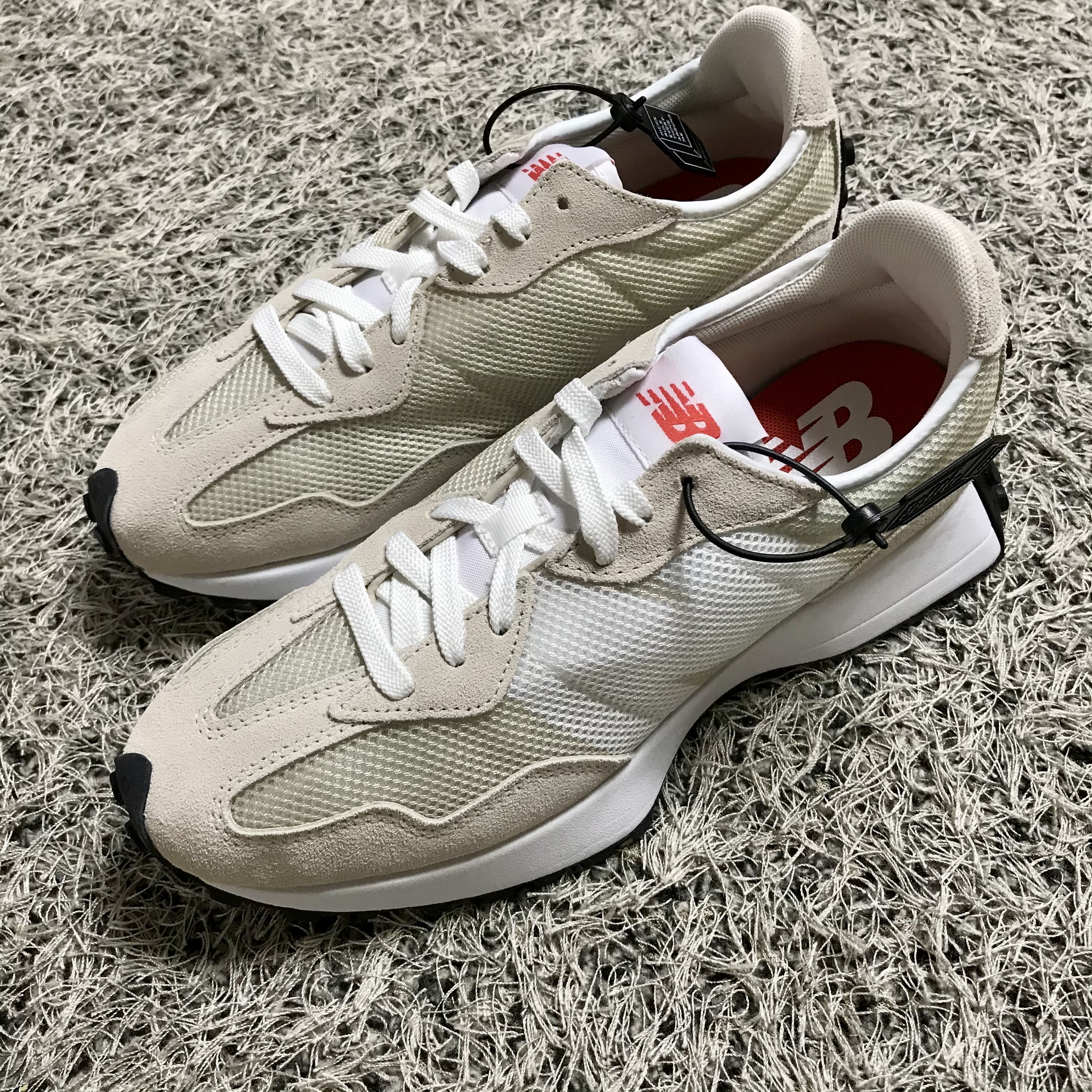 New Balance 327 Mesh Moonbeam 착용 스타일 - 3