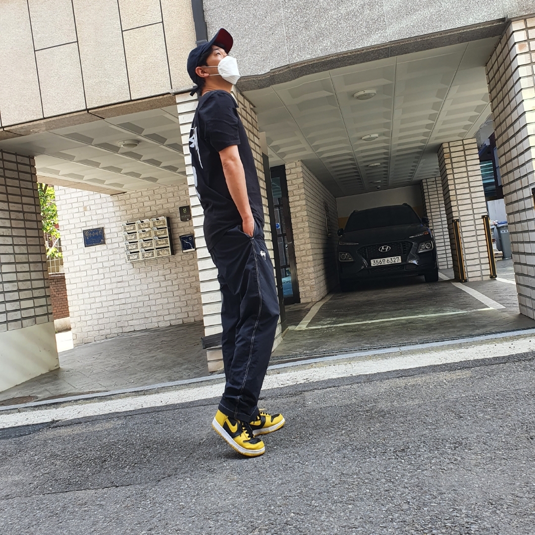 Stussy Club Pig. Dyed T-Shirt Black 착용 스타일