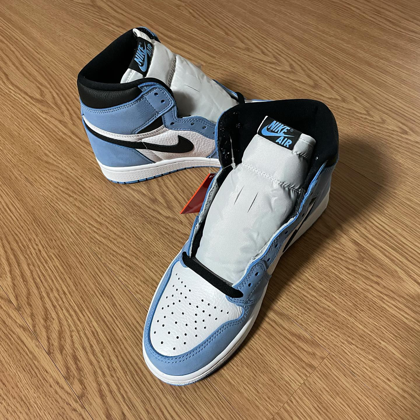 Jordan 1 Retro High OG University Blue 착용 스타일 - 2