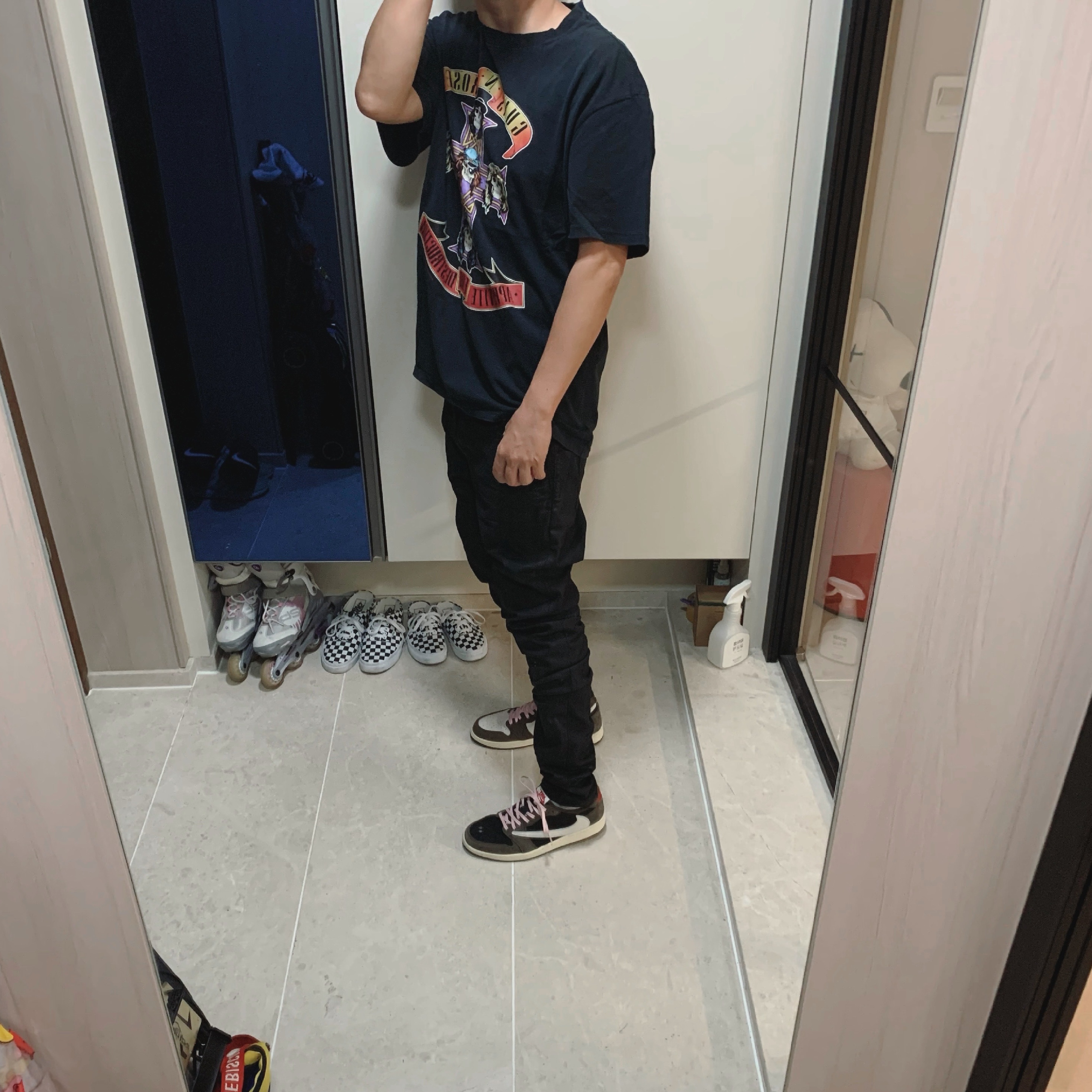 Jordan 1 x Travis Scott Retro Low OG SP Mocha, Jordan 1 x Travis Scott Retro High OG SP Mocha 착용 스타일 - 1
