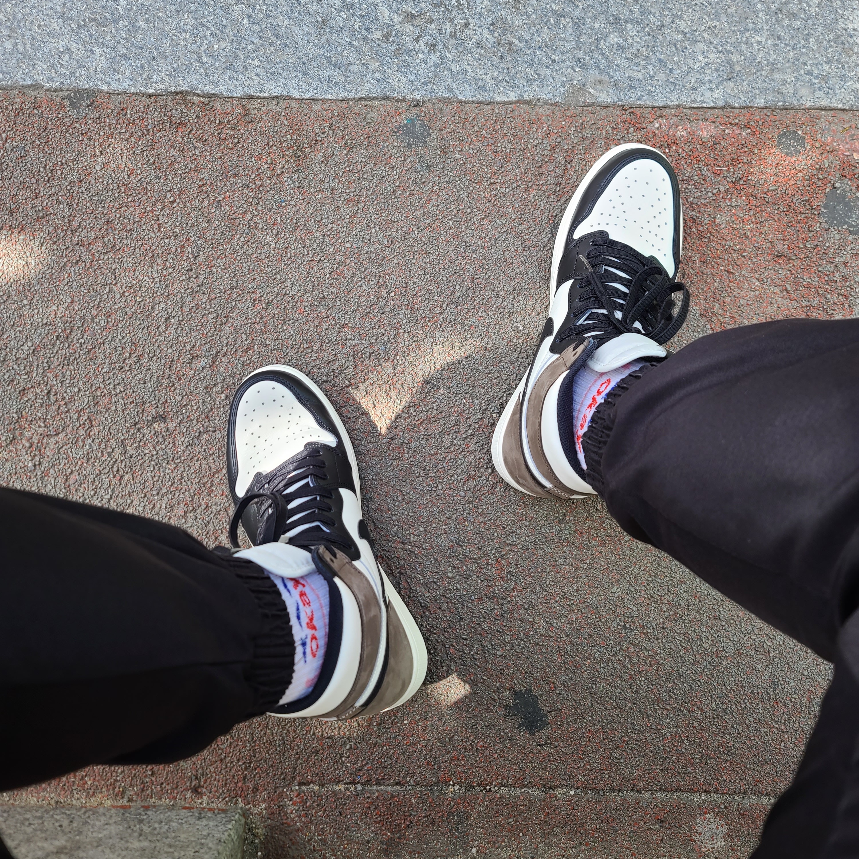 Jordan 1 Retro High OG Black Mocha 착용 스타일