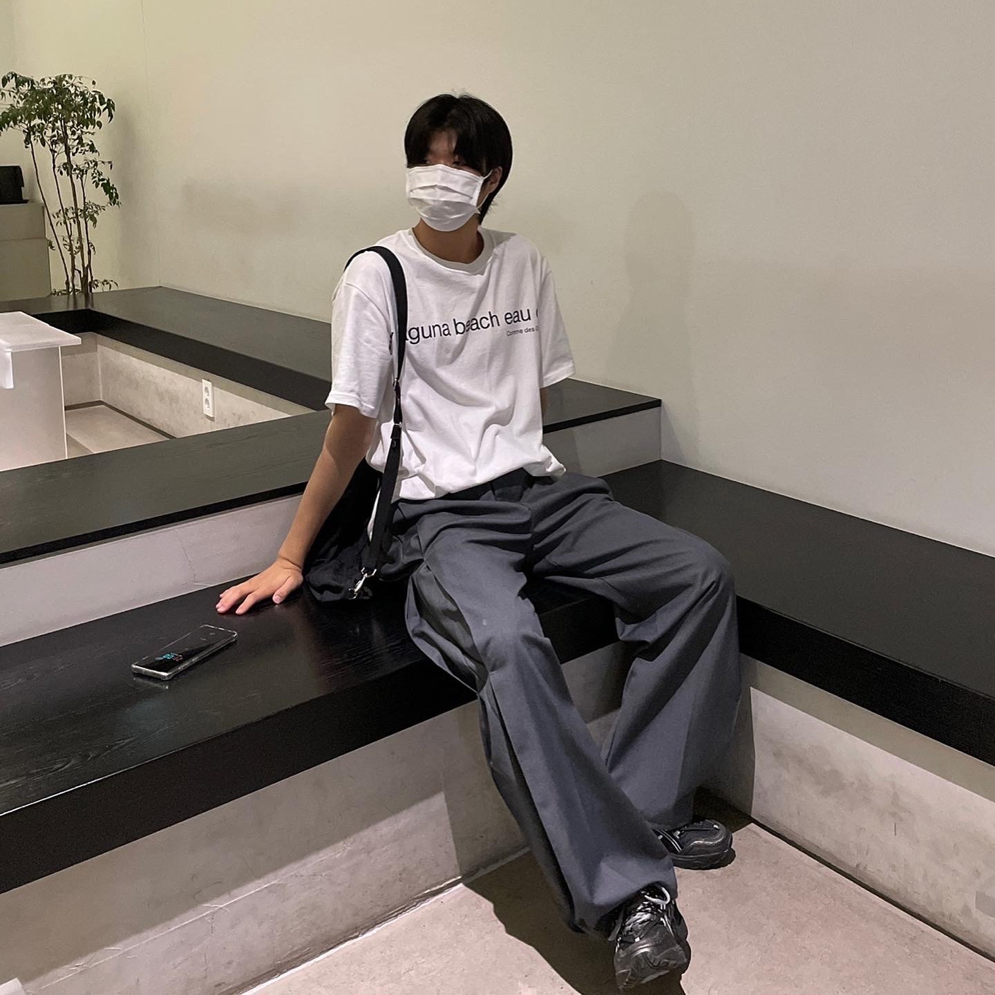 Asics x Andersson Bell Gel-1090 Black Silver, Stussy x CDG Laguna Beach T-Shirt White 착용 스타일 - 2