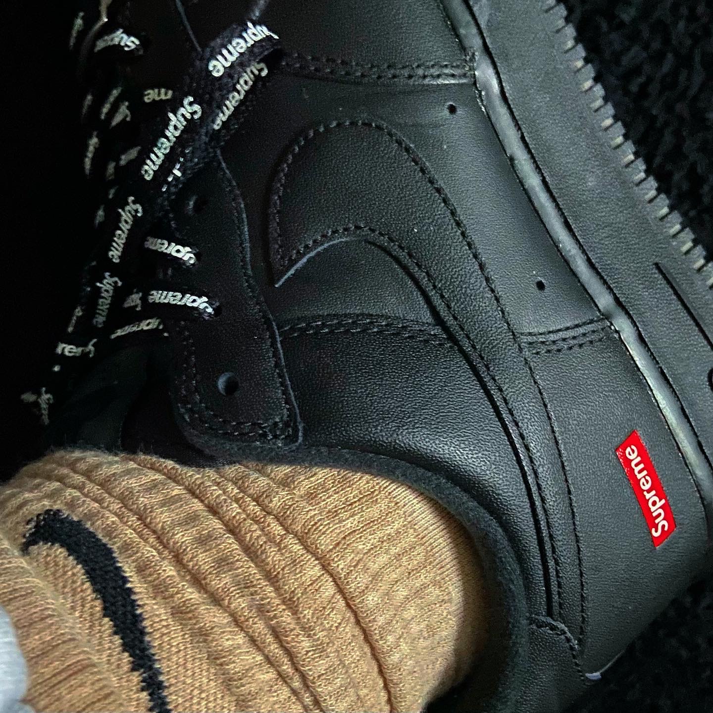 Nike x Supreme Air Force 1 Low White 착용 스타일 - 2