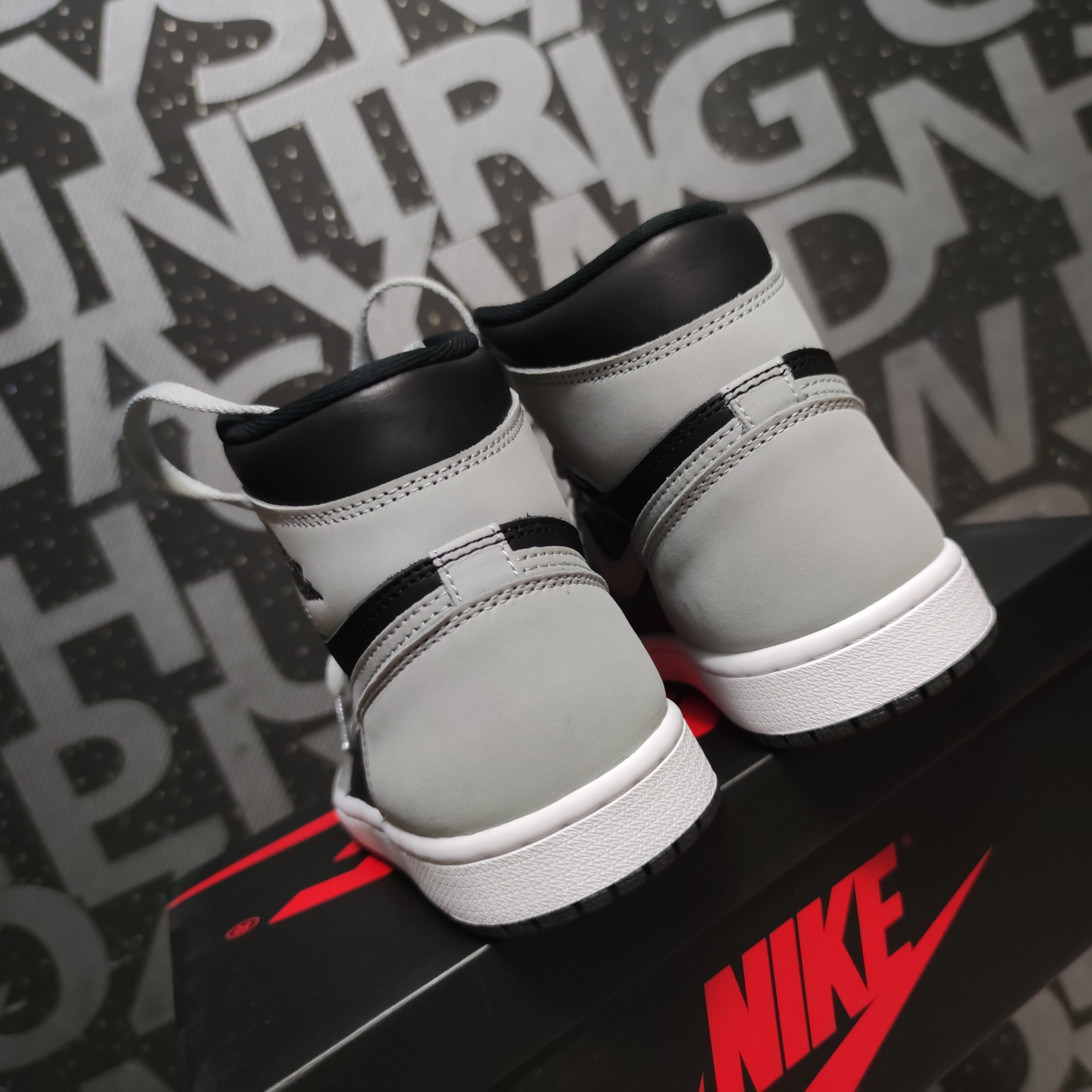 Jordan 1 Retro High OG Shadow 2.0 착용 스타일 - 3