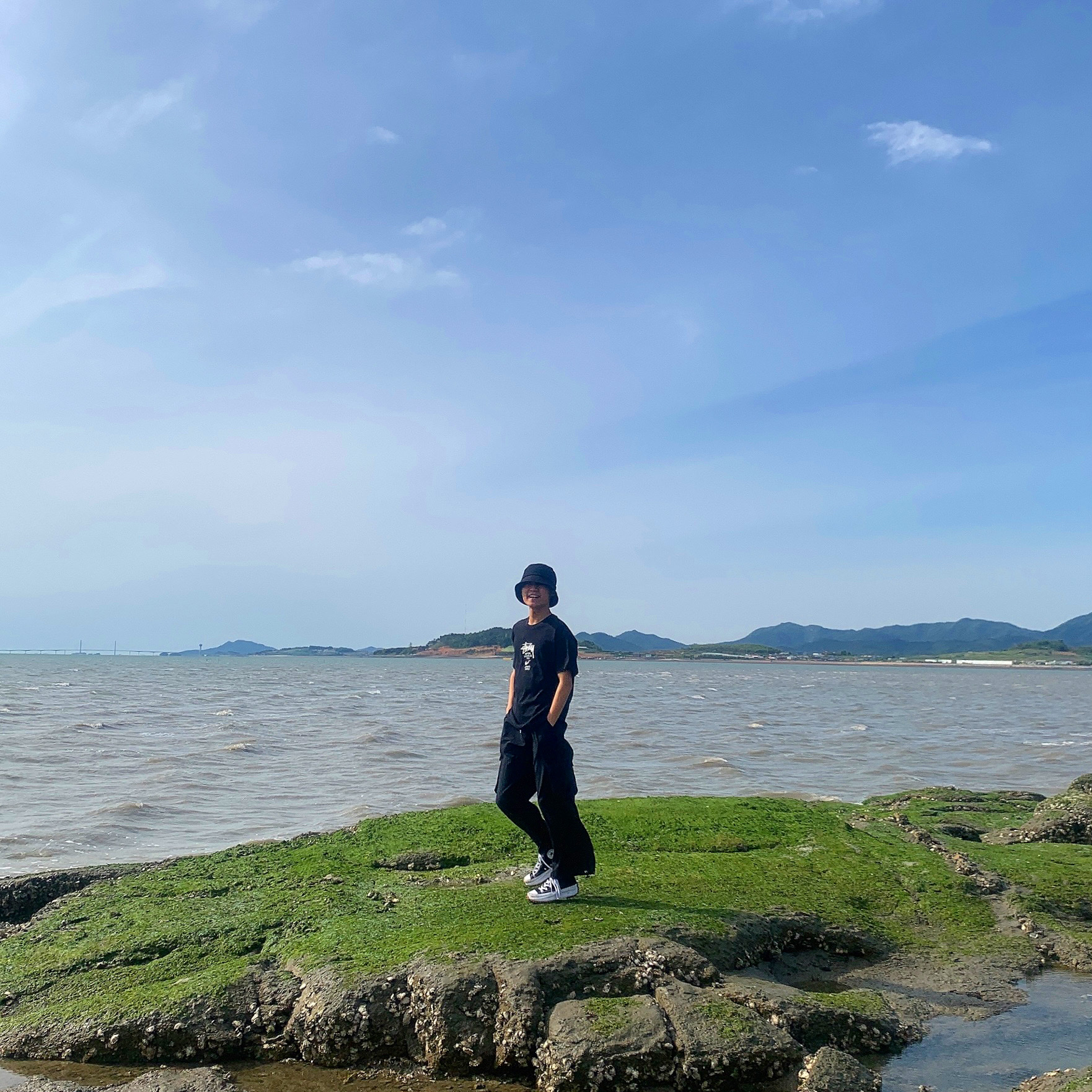 Nike x Stussy WT T-Shirt Black - Asia, Converse Run Star Hike Hi Black White Gum 착용 스타일