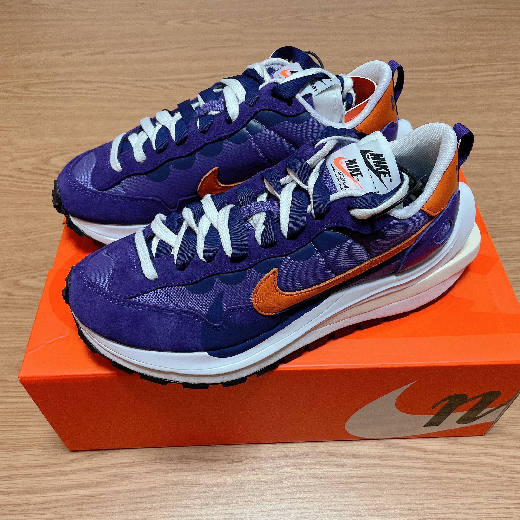 Nike x Sacai VaporWaffle Dark Iris 착용 스타일 - 1