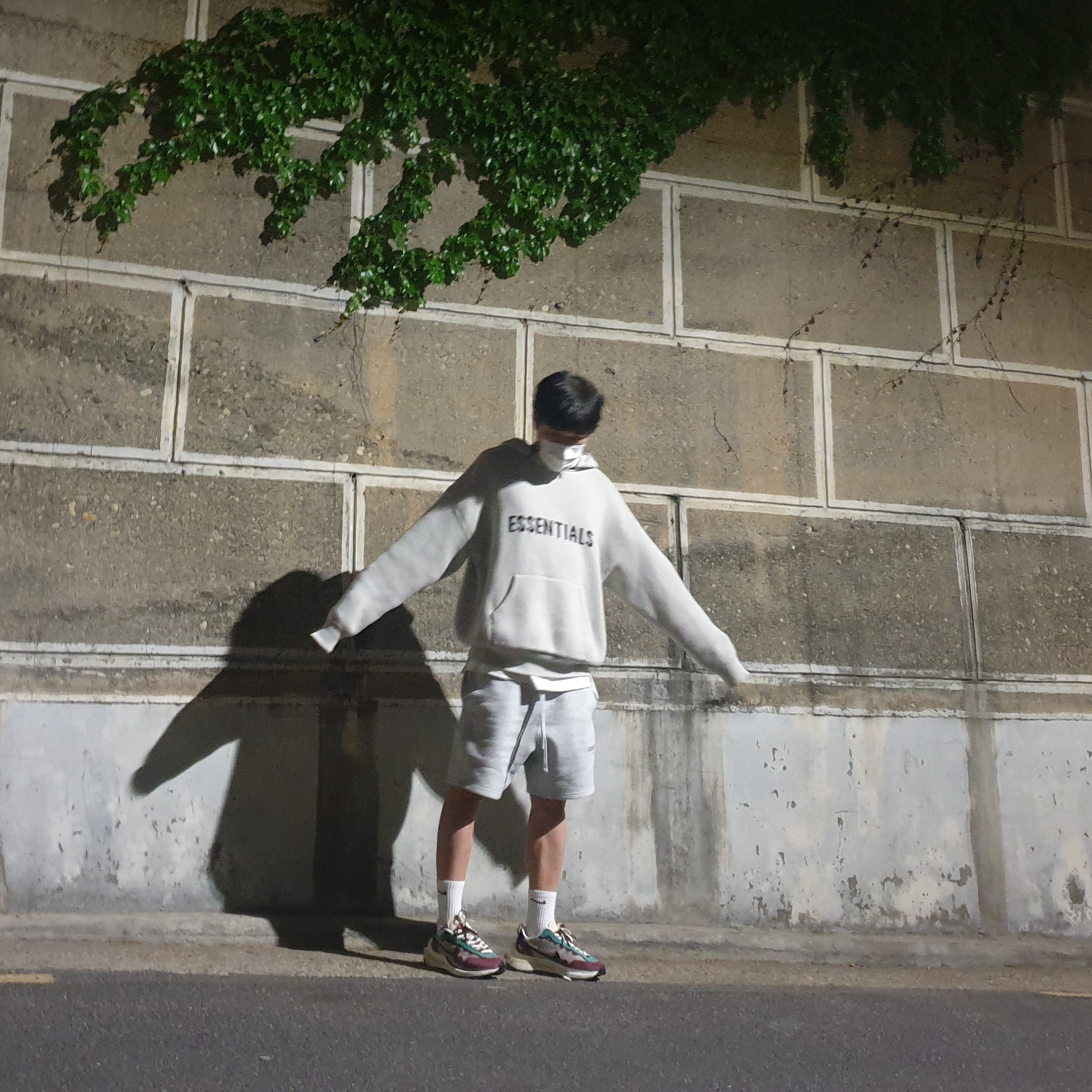 Nike x Sacai VaporWaffle String & Black Villain Red, Essentials Fleece Shorts Oatmeal Heather - 20FW 착용 스타일
